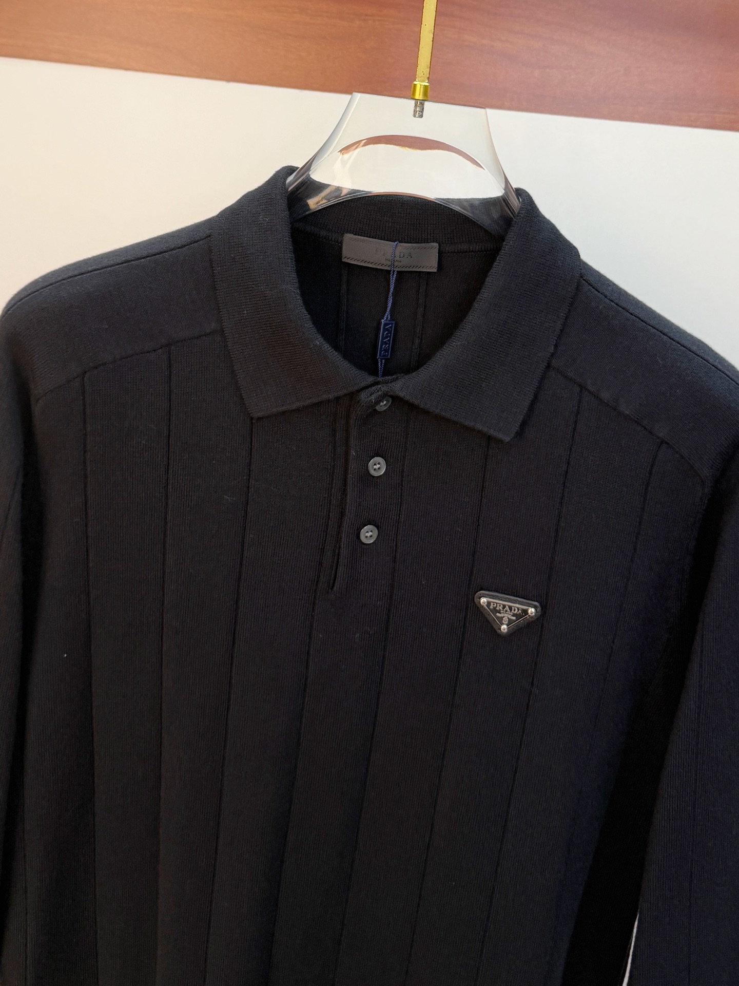 P普拉达2025【新品】秋冬新款针织羊毛开衫 高品质意大利进口羊毛混纺面料，高密度针织，时尚百搭毛衣，帅