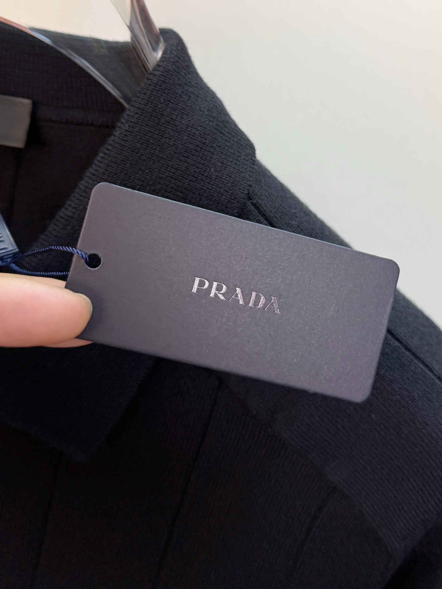 P普拉达2025【新品】秋冬新款针织羊毛开衫 高品质意大利进口羊毛混纺面料，高密度针织，时尚百搭毛衣，帅