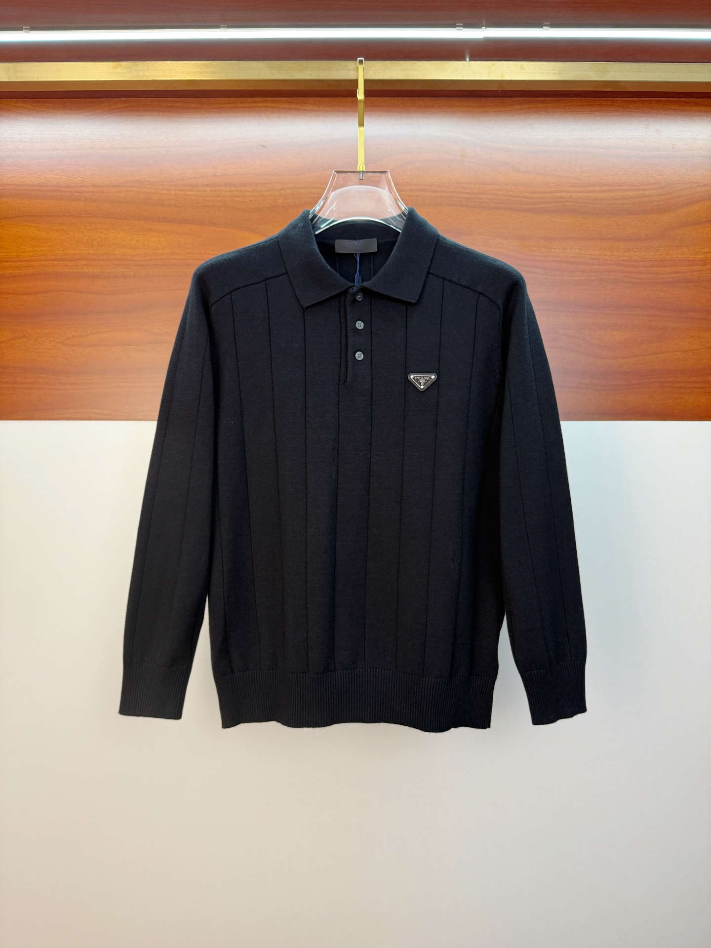 P普拉达2025【新品】秋冬新款针织羊毛开衫 高品质意大利进口羊毛混纺面料，高密度针织，时尚百搭毛衣，帅