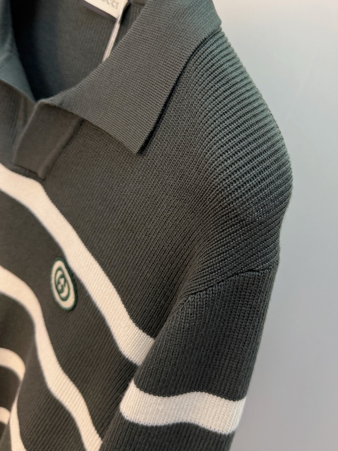 P古驰2025【新品】秋冬新款针织羊毛开衫 高品质意大利进口羊毛混纺面料，高密度针织，时尚百搭毛衣，帅气