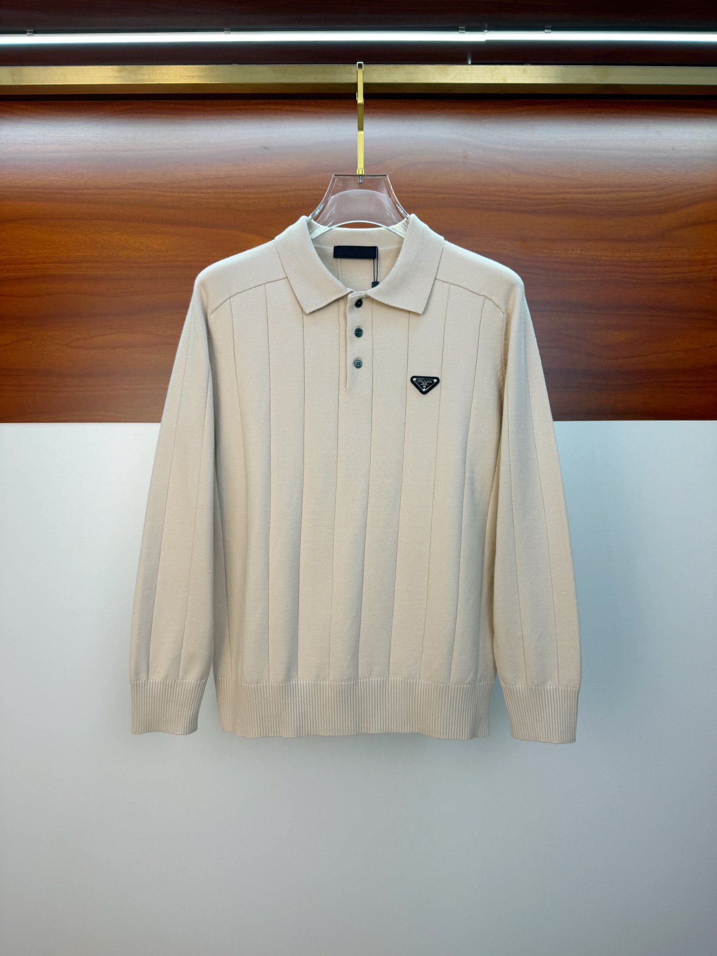 P普拉达2025【新品】秋冬新款针织羊毛开衫 高品质意大利进口羊毛混纺面料，高密度针织，时尚百搭毛衣，帅