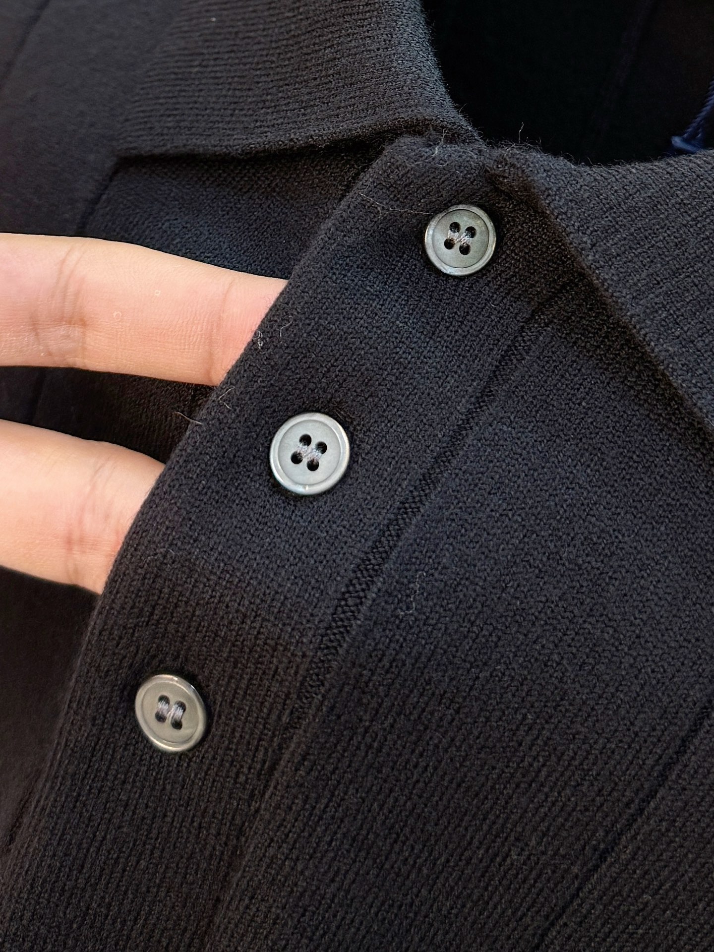 P普拉达2025【新品】秋冬新款针织羊毛开衫 高品质意大利进口羊毛混纺面料，高密度针织，时尚百搭毛衣，帅