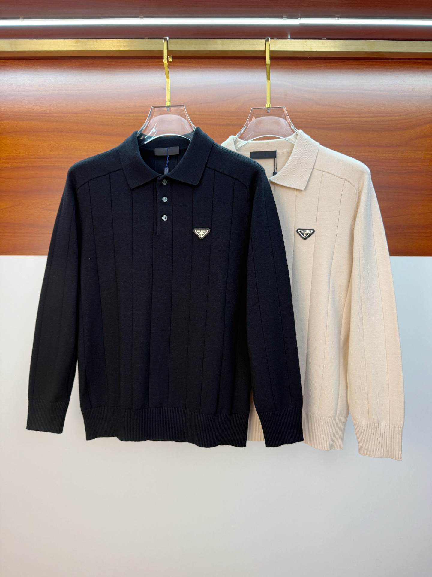 P普拉达2025【新品】秋冬新款针织羊毛开衫 高品质意大利进口羊毛混纺面料，高密度针织，时尚百搭毛衣，帅