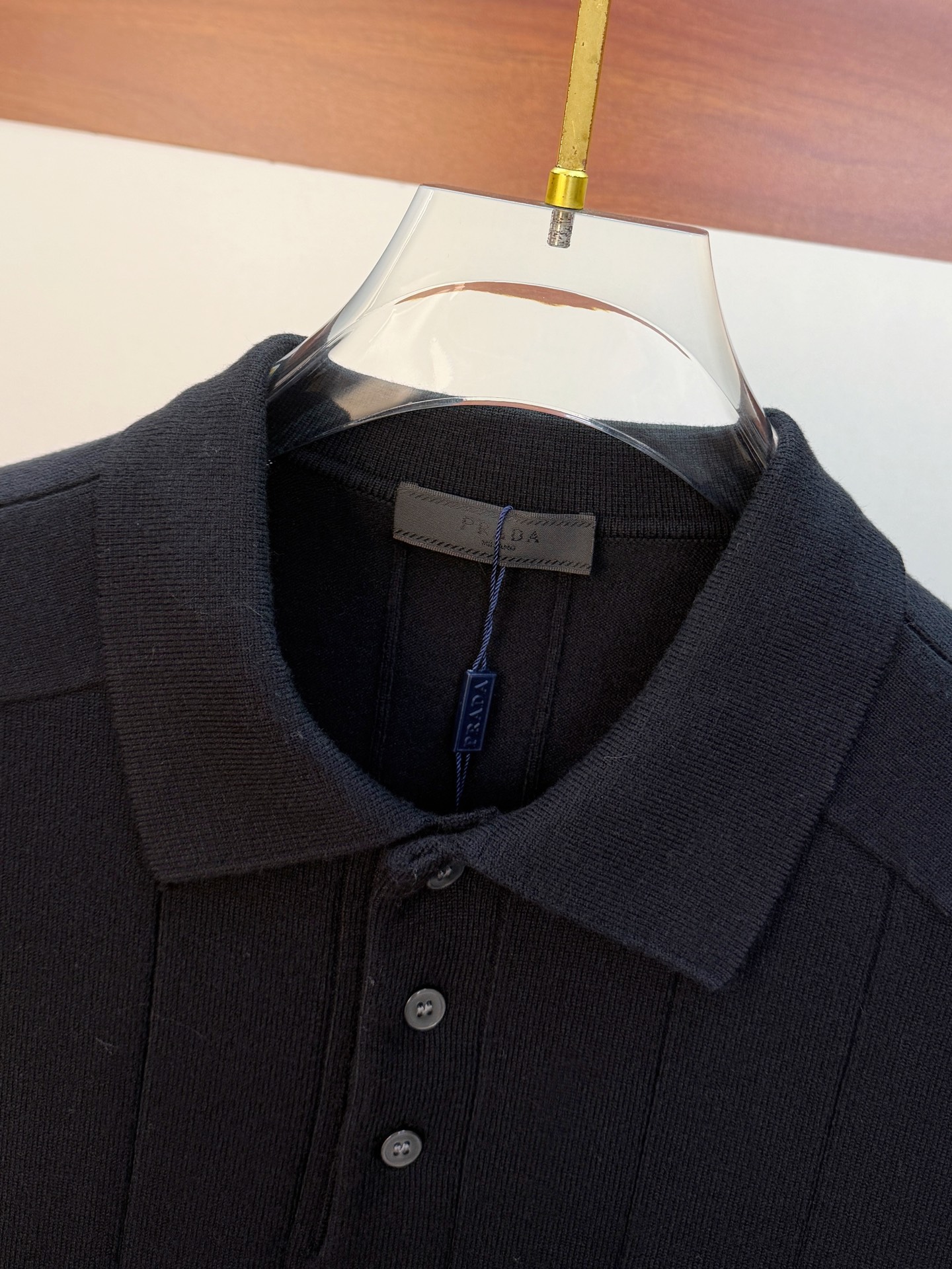 P普拉达2025【新品】秋冬新款针织羊毛开衫 高品质意大利进口羊毛混纺面料，高密度针织，时尚百搭毛衣，帅