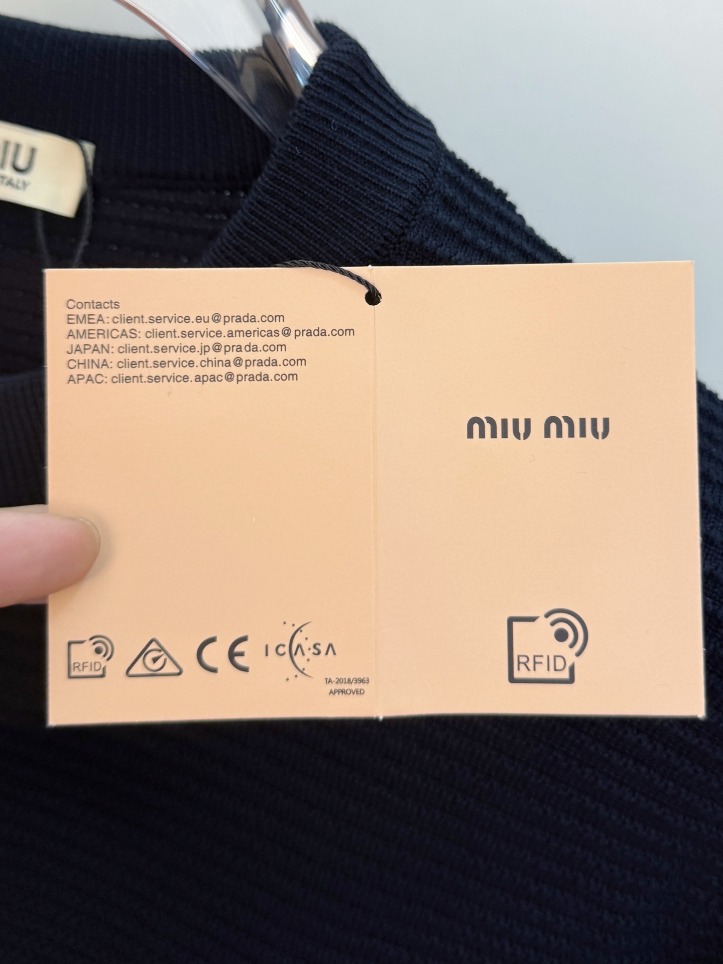 Pmiumiu2025【新品】秋冬新款针织羊毛开衫 高品质意大利进口羊毛混纺面料，高密度针织，时尚百搭毛