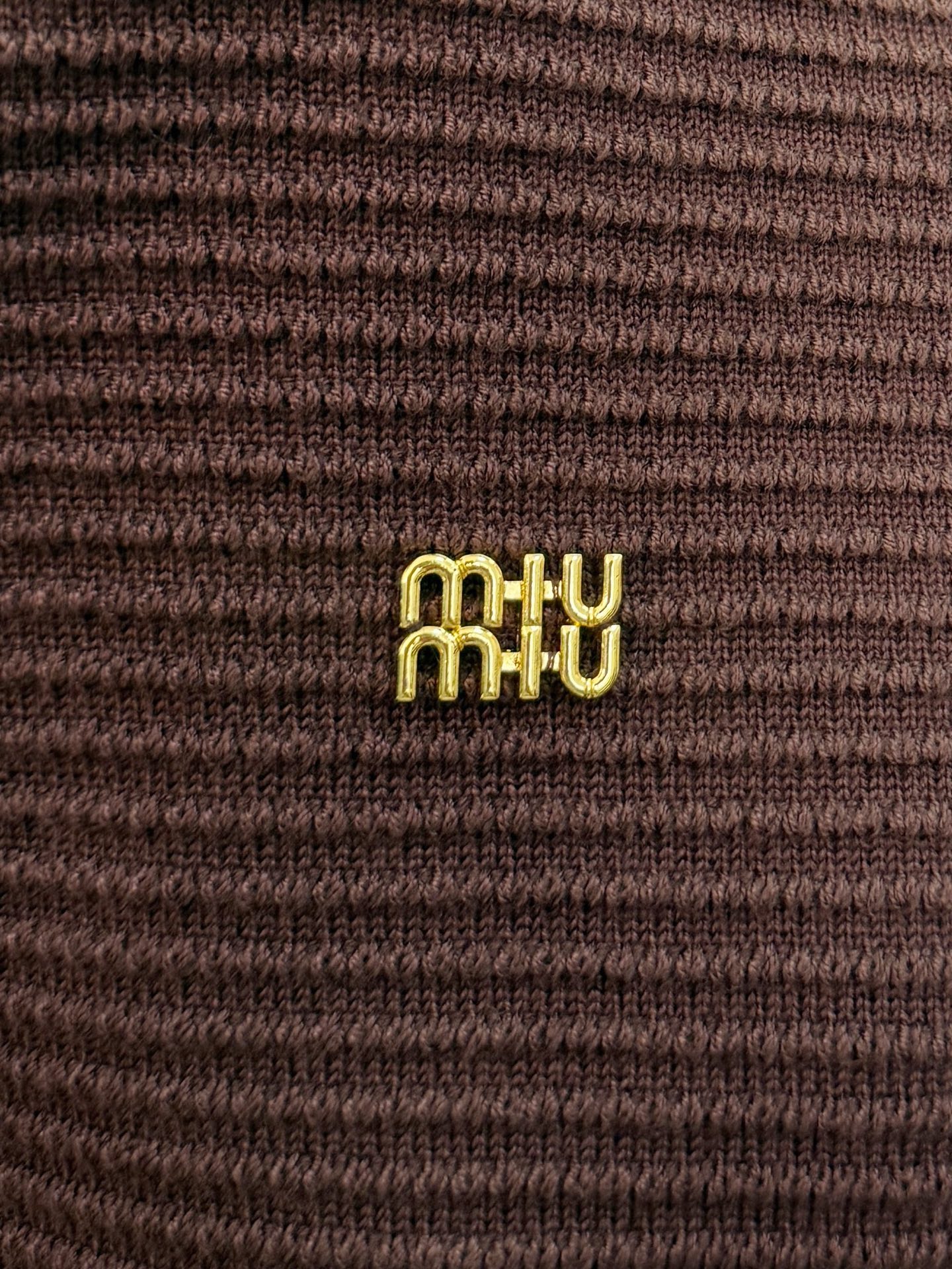 Pmiumiu2025【新品】秋冬新款针织羊毛开衫 高品质意大利进口羊毛混纺面料，高密度针织，时尚百搭毛