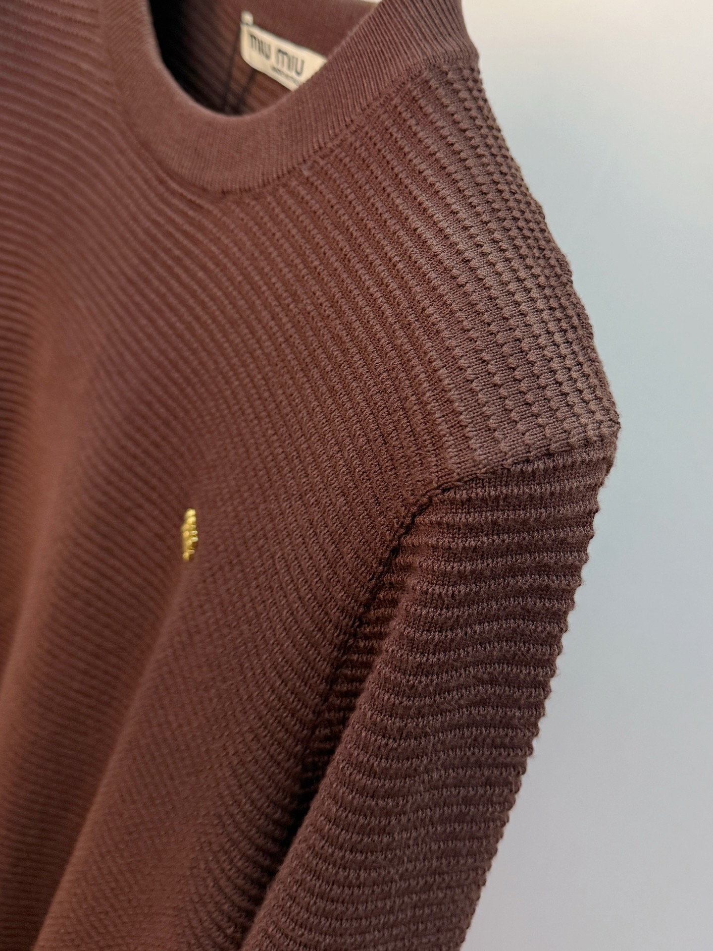 Pmiumiu2025【新品】秋冬新款针织羊毛开衫 高品质意大利进口羊毛混纺面料，高密度针织，时尚百搭毛