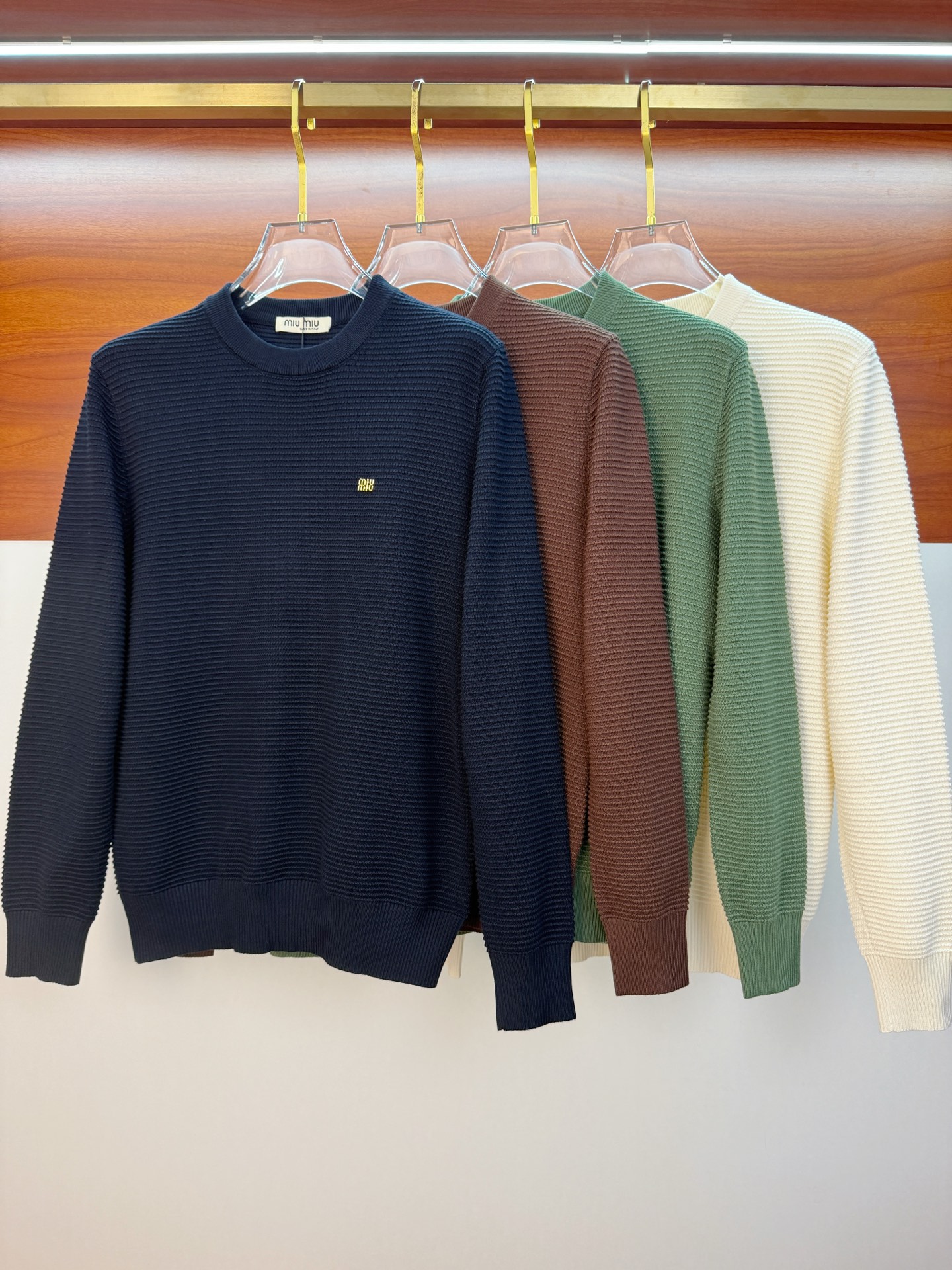 Pmiumiu2025【新品】秋冬新款针织羊毛开衫 高品质意大利进口羊毛混纺面料，高密度针织，时尚百搭毛