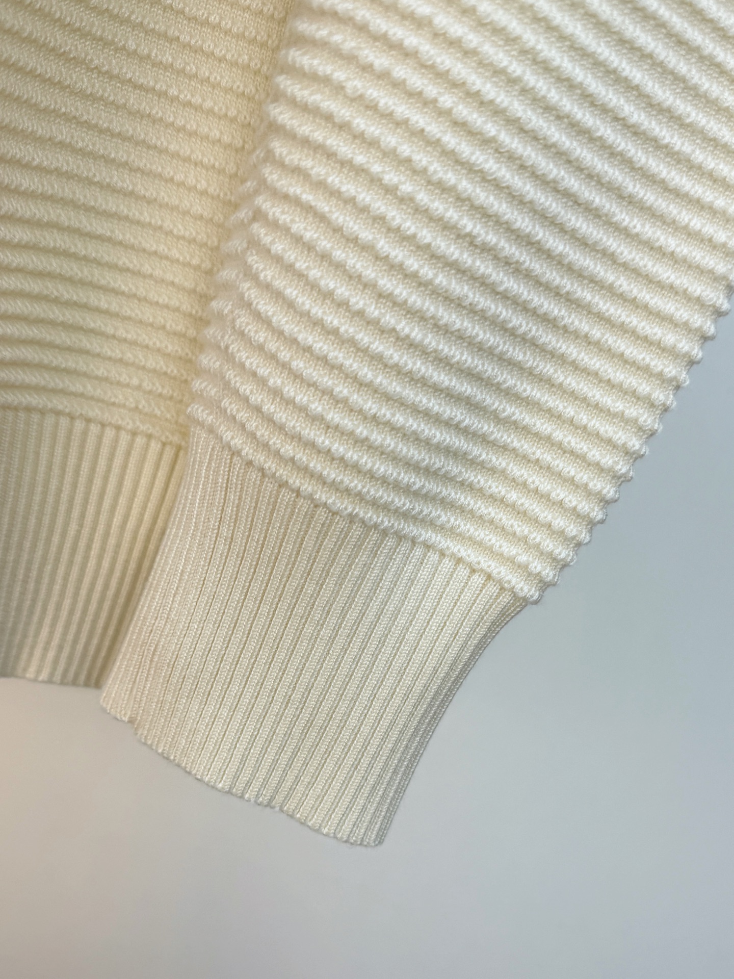 Pmiumiu2025【新品】秋冬新款针织羊毛开衫 高品质意大利进口羊毛混纺面料，高密度针织，时尚百搭毛