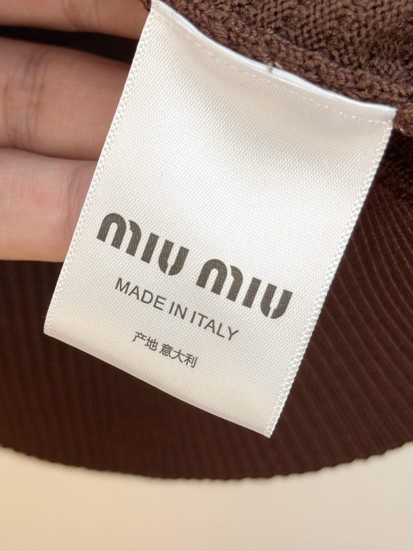 Pmiumiu2025【新品】秋冬新款针织羊毛开衫 高品质意大利进口羊毛混纺面料，高密度针织，时尚百搭毛