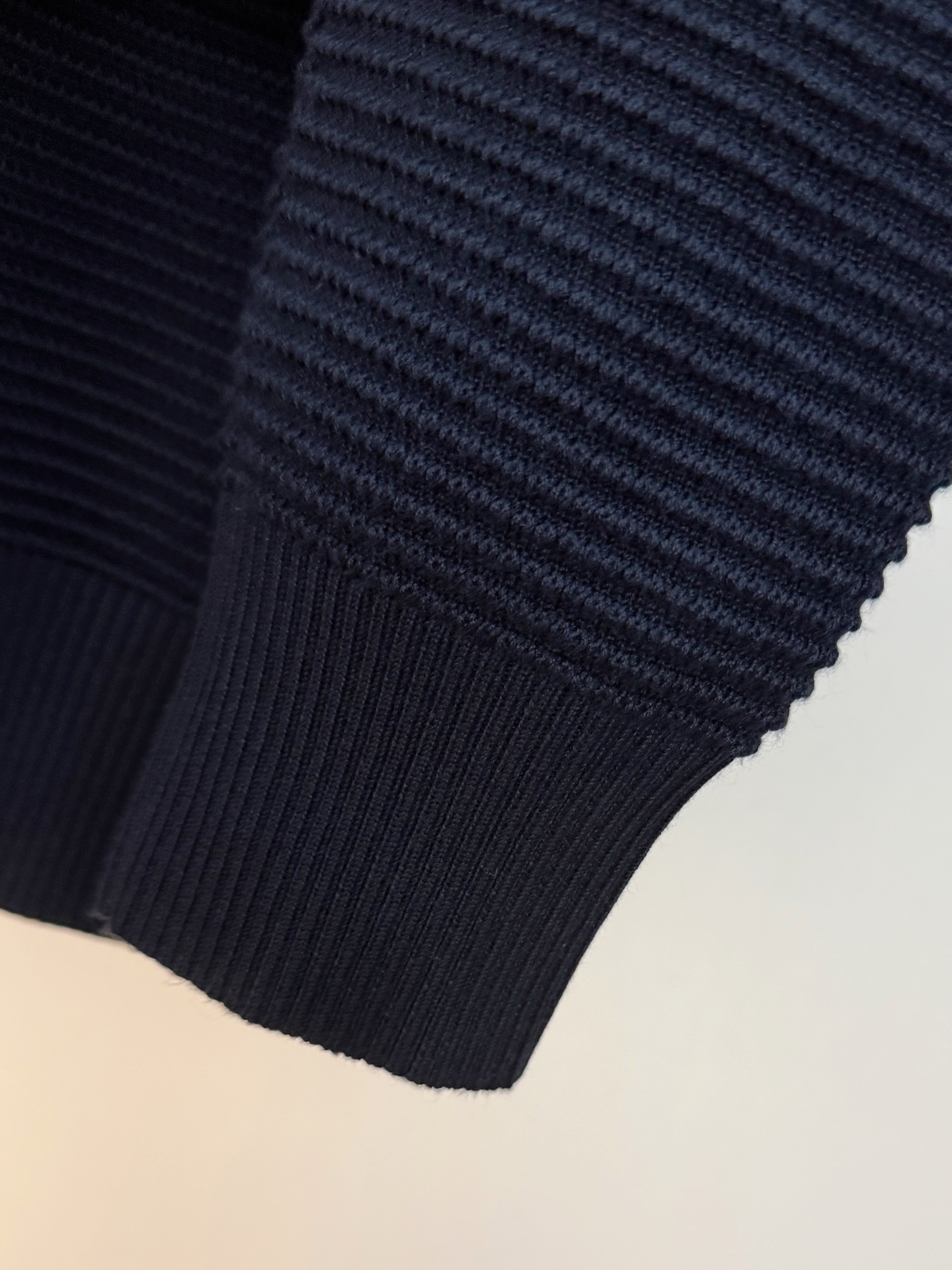 Pmiumiu2025【新品】秋冬新款针织羊毛开衫 高品质意大利进口羊毛混纺面料，高密度针织，时尚百搭毛