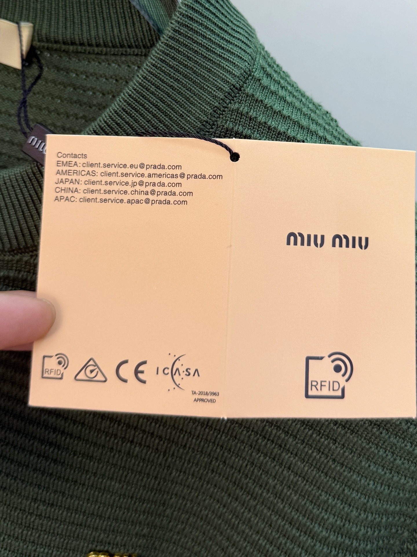 Pmiumiu2025【新品】秋冬新款针织羊毛开衫 高品质意大利进口羊毛混纺面料，高密度针织，时尚百搭毛