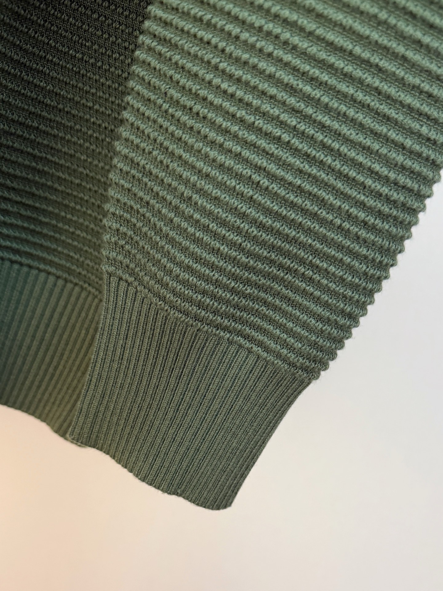 Pmiumiu2025【新品】秋冬新款针织羊毛开衫 高品质意大利进口羊毛混纺面料，高密度针织，时尚百搭毛