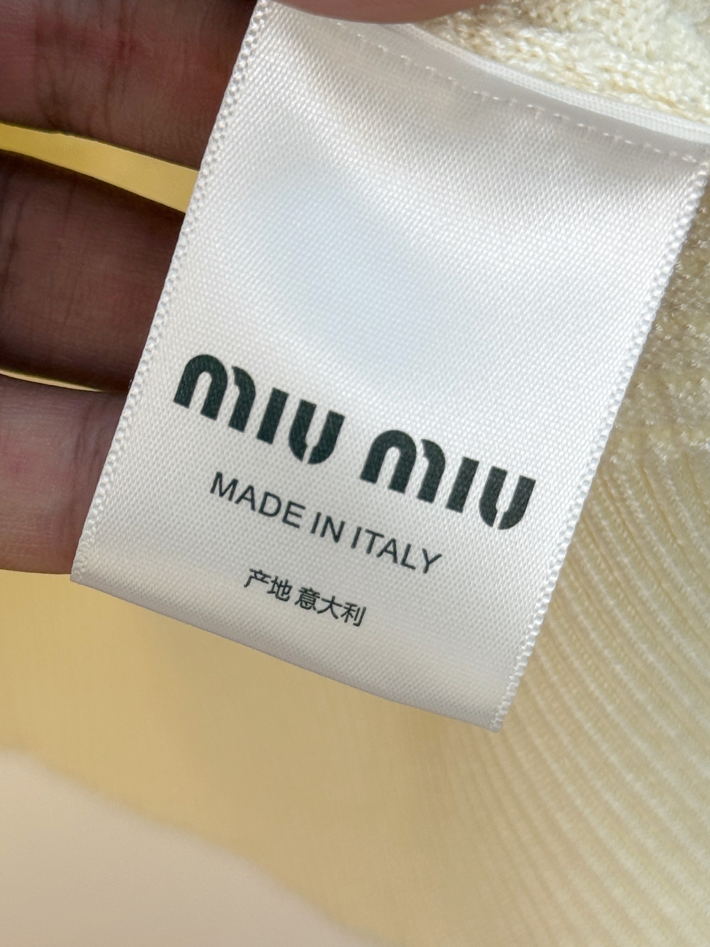 Pmiumiu2025【新品】秋冬新款针织羊毛开衫 高品质意大利进口羊毛混纺面料，高密度针织，时尚百搭毛