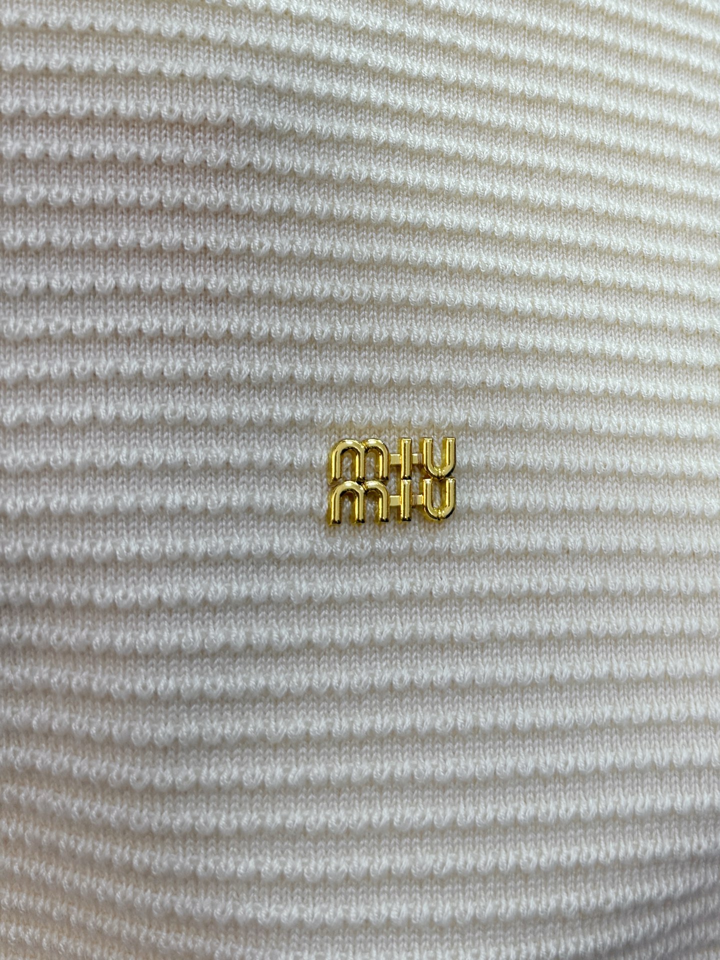 Pmiumiu2025【新品】秋冬新款针织羊毛开衫 高品质意大利进口羊毛混纺面料，高密度针织，时尚百搭毛