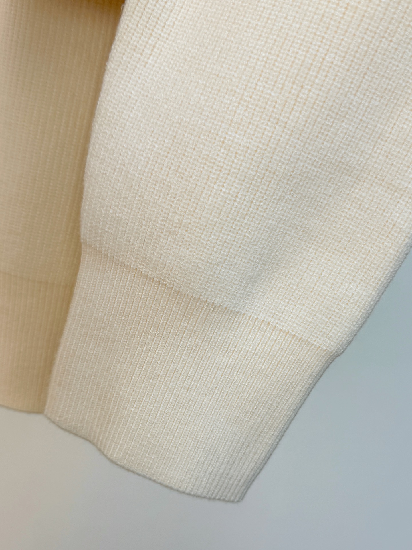 P范思哲2025【新品】秋冬新款针织羊毛开衫 高品质意大利进口羊毛混纺面料，高密度针织，时尚百搭毛衣，帅