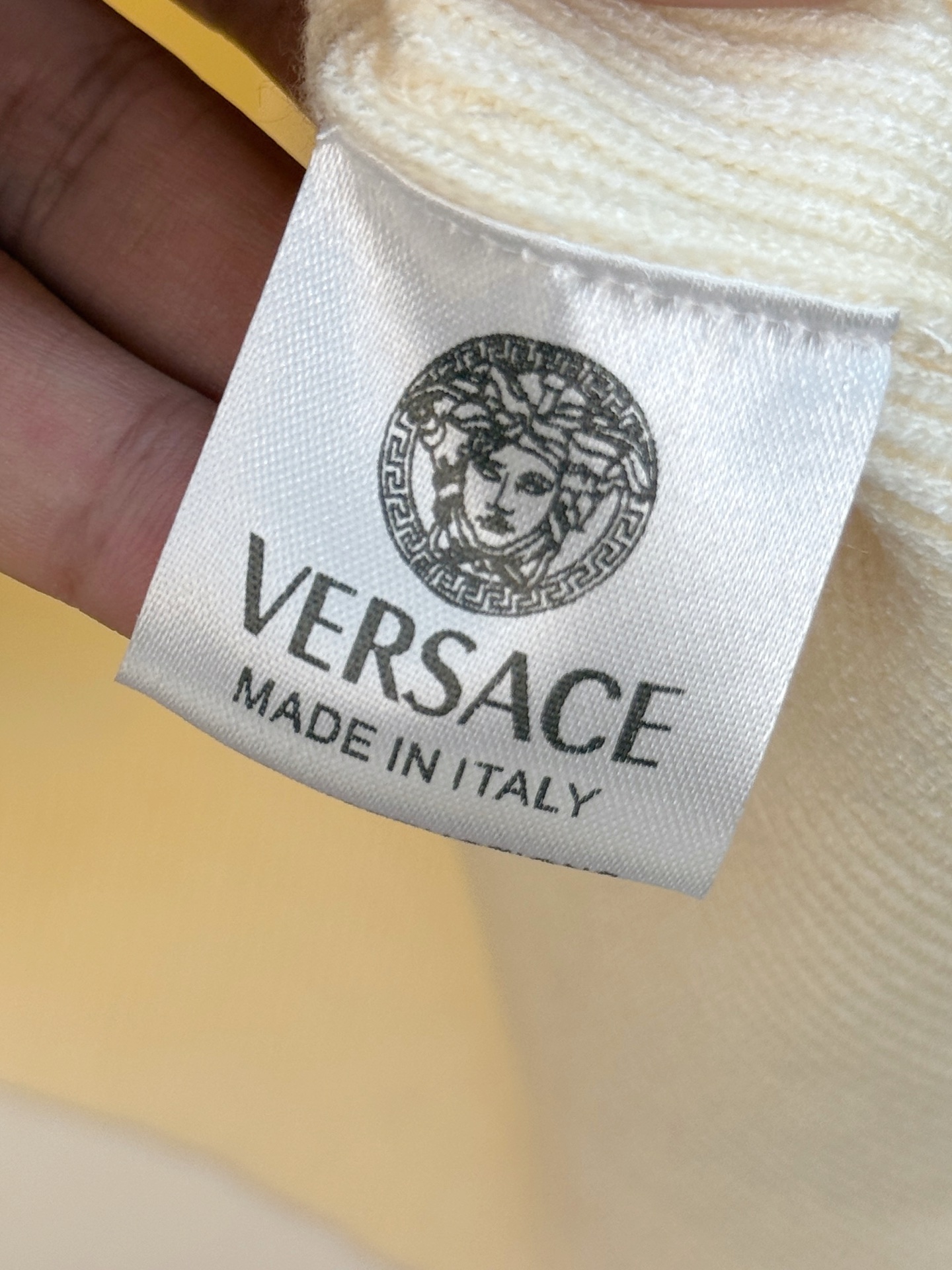 P范思哲2025【新品】秋冬新款针织羊毛开衫 高品质意大利进口羊毛混纺面料，高密度针织，时尚百搭毛衣，帅