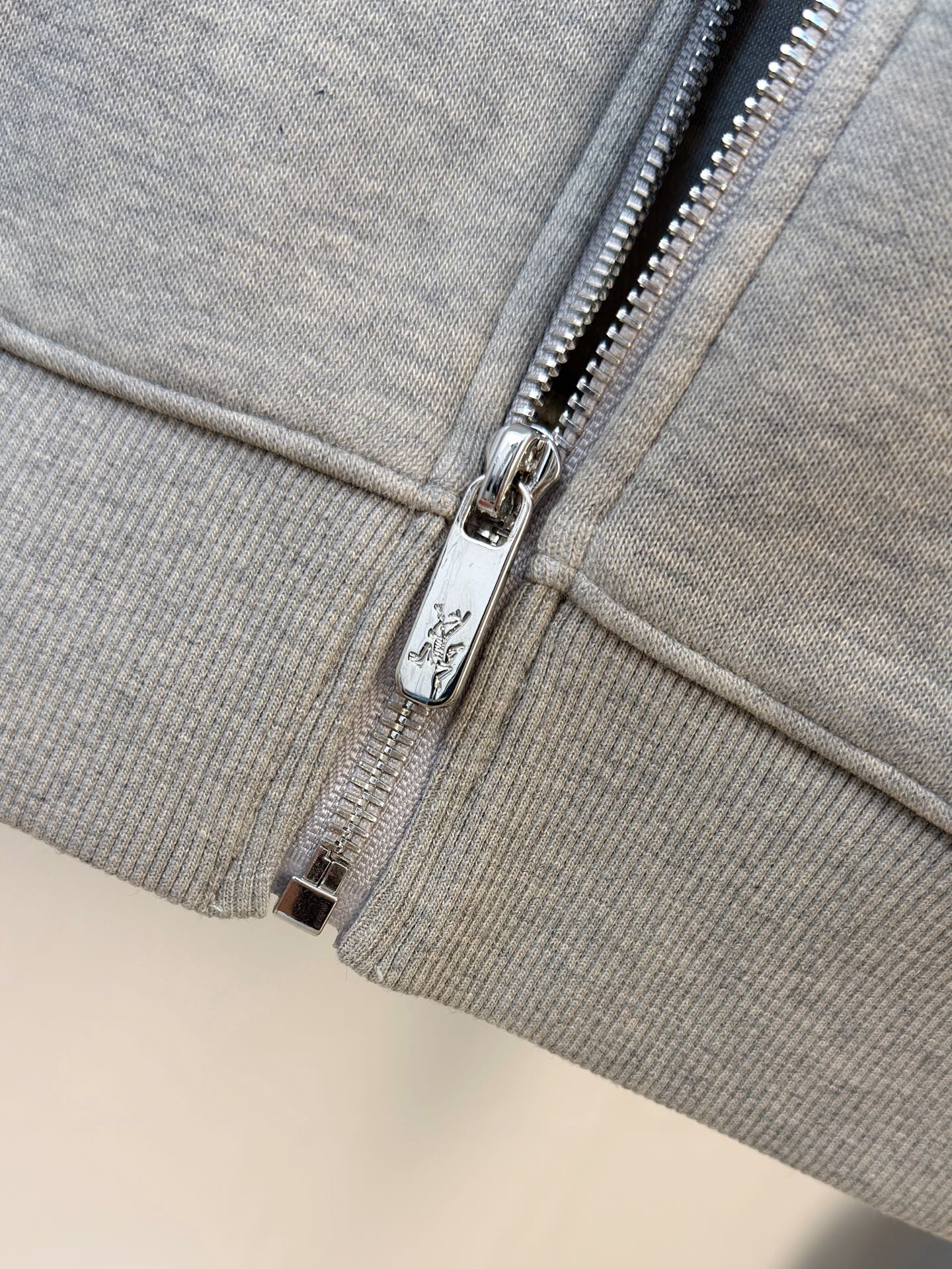 P始祖鸟2025秋冬新款专柜同款休闲空气层面料套装，透气舒适休闲！高级感满满！细节精致高档，做工无可挑剔