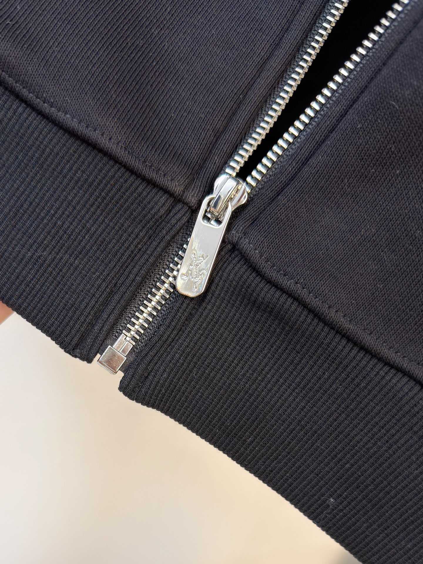 P始祖鸟2025秋冬新款专柜同款休闲空气层面料套装，透气舒适休闲！高级感满满！细节精致高档，做工无可挑剔