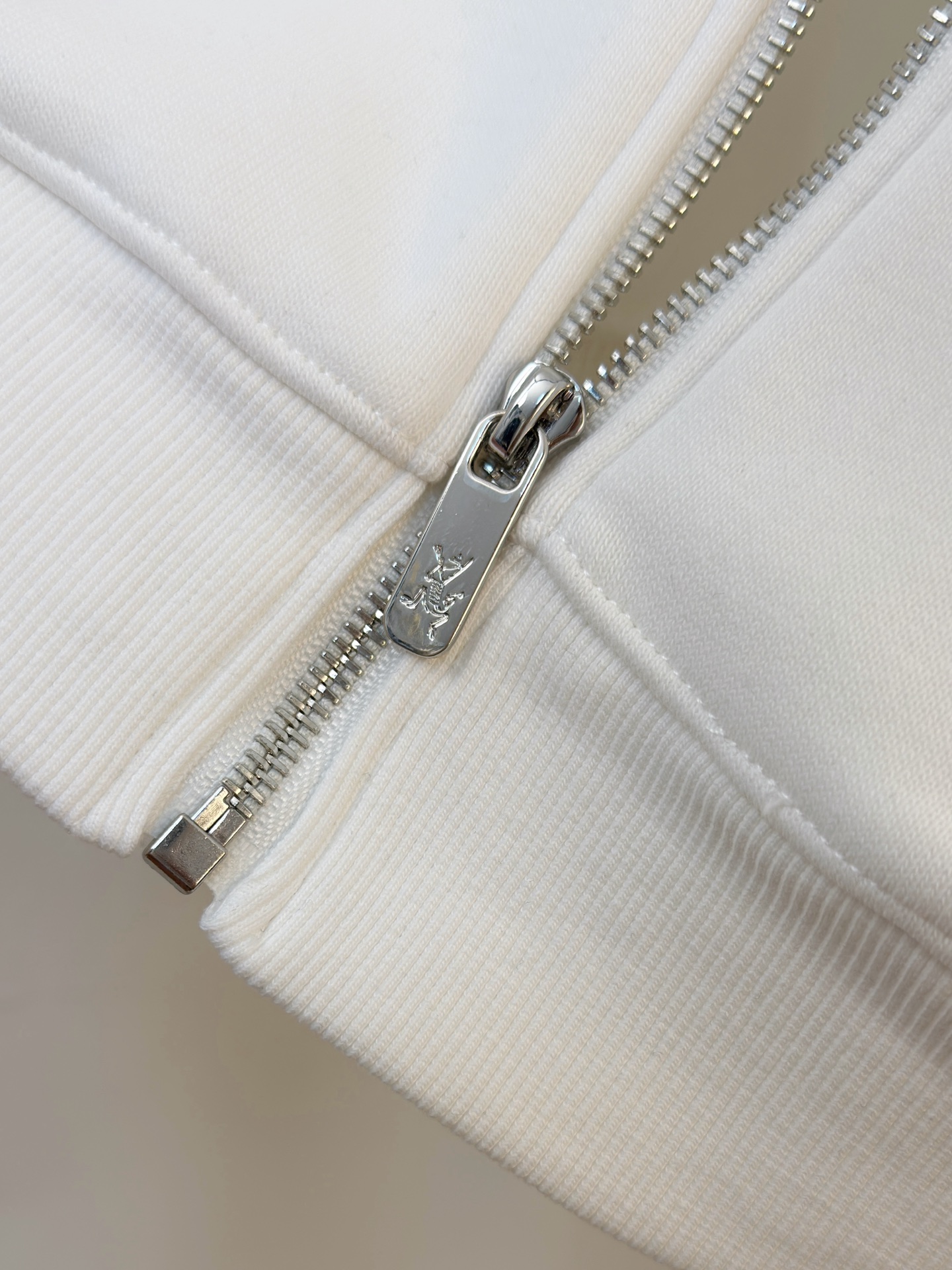 P始祖鸟2025秋冬新款专柜同款休闲空气层面料套装，透气舒适休闲！高级感满满！细节精致高档，做工无可挑剔