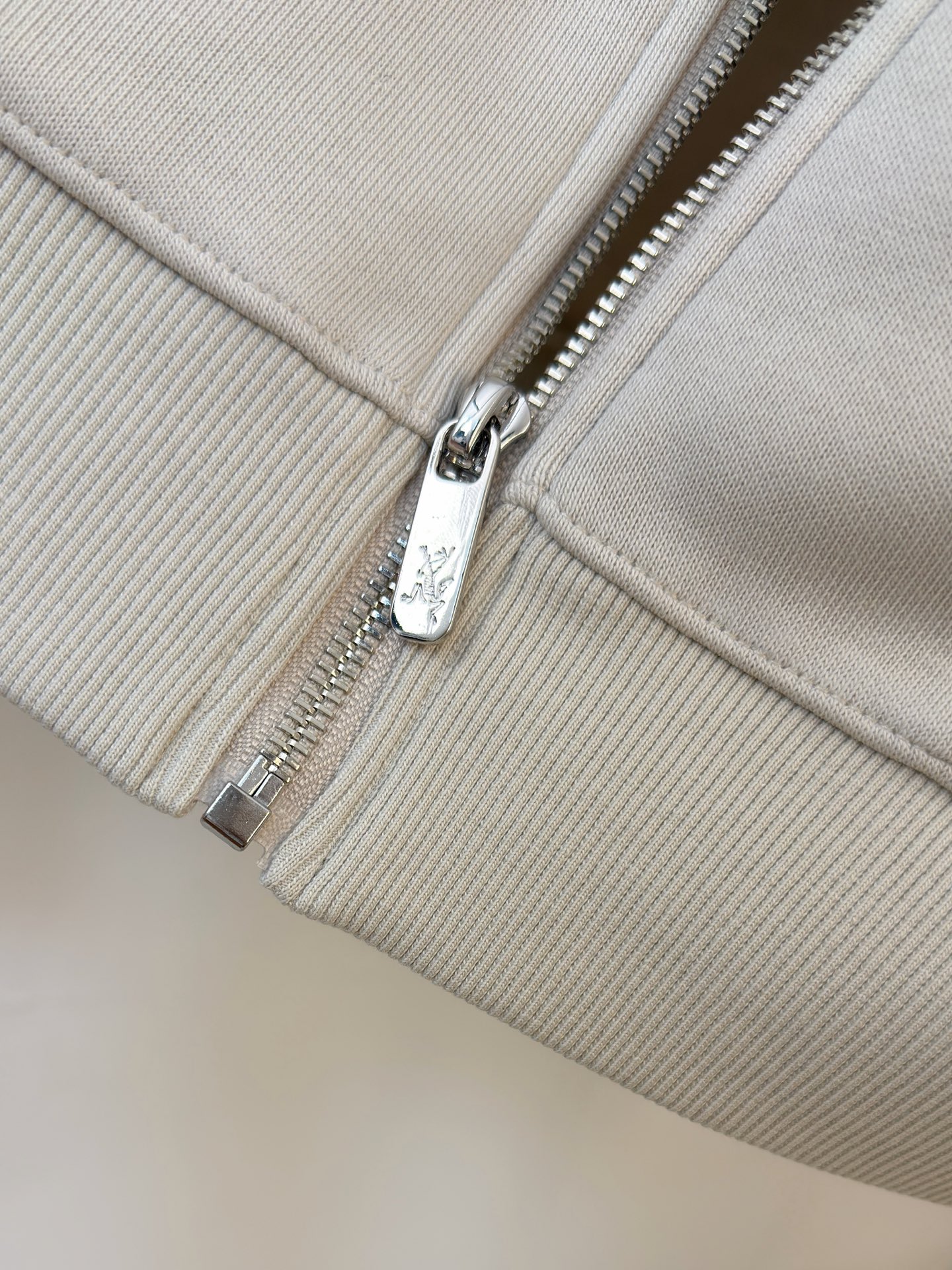 P始祖鸟2025秋冬新款专柜同款休闲空气层面料套装，透气舒适休闲！高级感满满！细节精致高档，做工无可挑剔