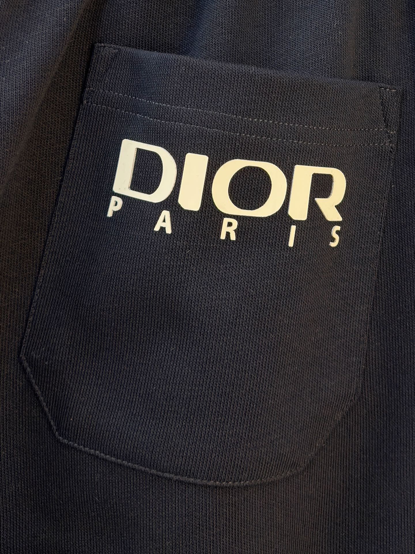 P迪奥2025秋冬新款专柜同款休闲空气层面料套装，透气舒适休闲！高级感满满！细节精致高档，做工无可挑剔！