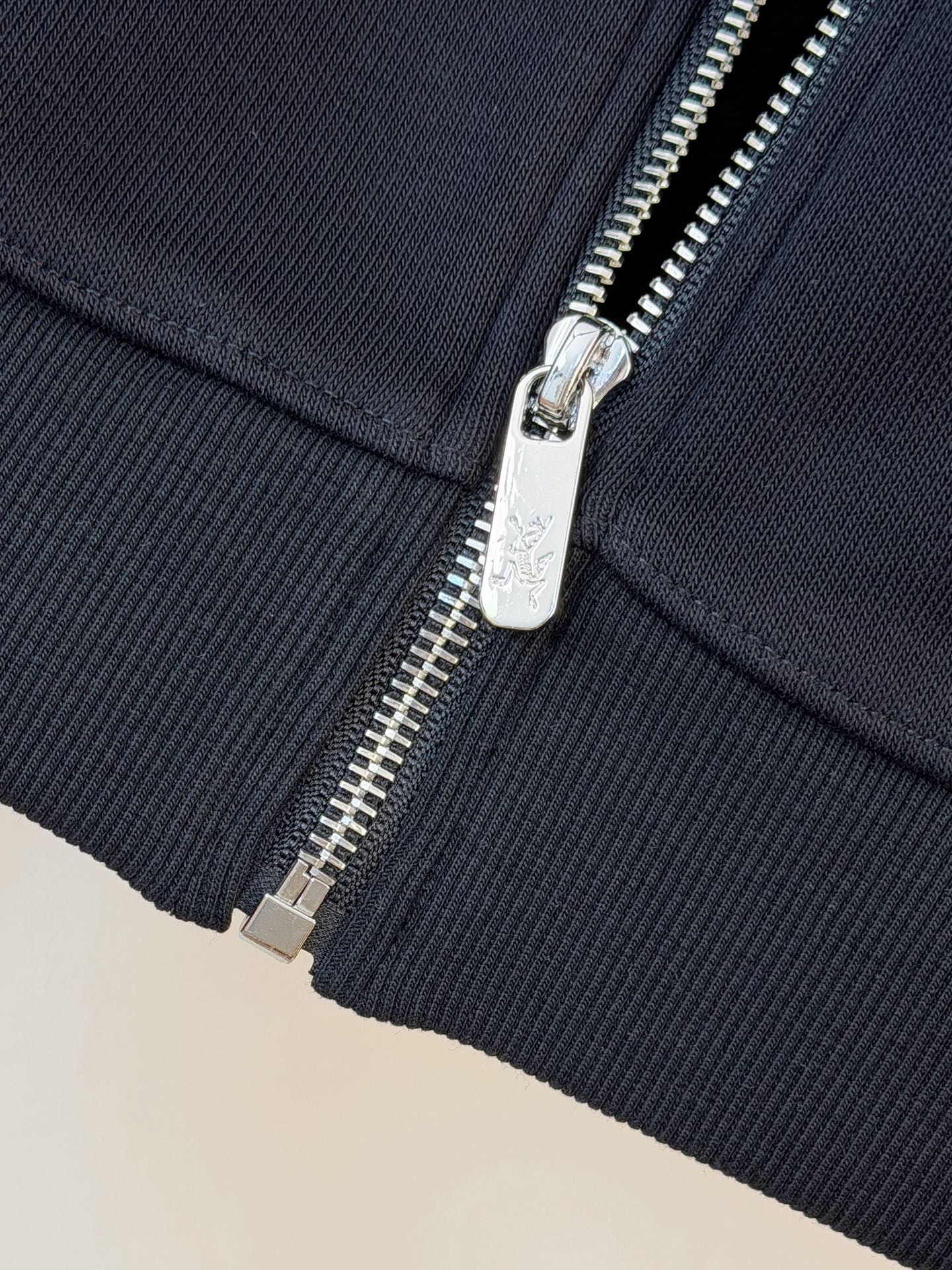 P始祖鸟2025秋冬新款专柜同款休闲空气层面料套装，透气舒适休闲！高级感满满！细节精致高档，做工无可挑剔