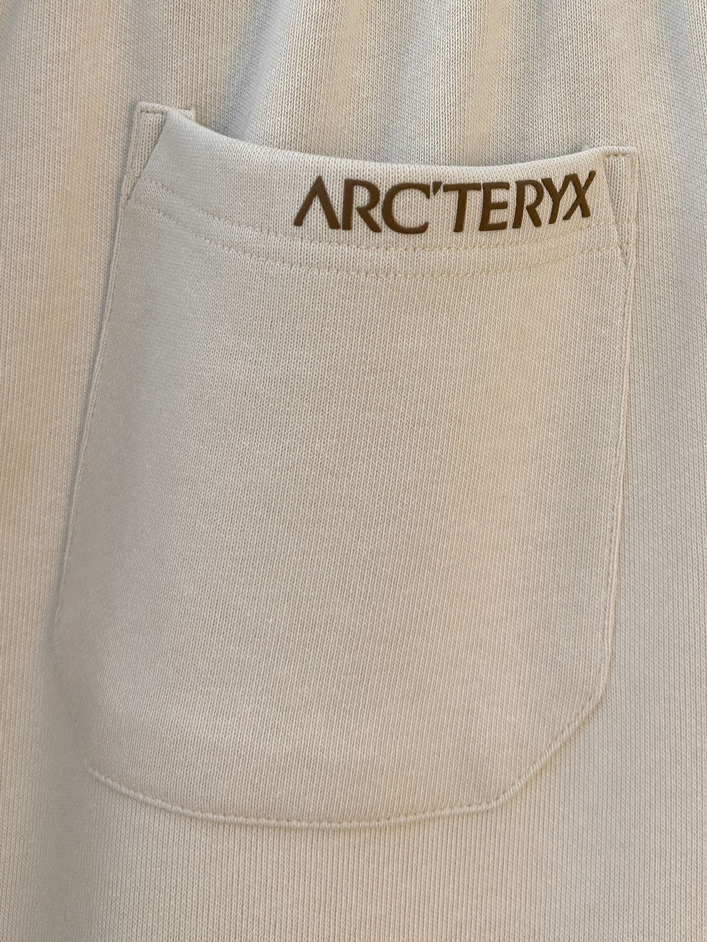 P始祖鸟2025秋冬新款专柜同款休闲空气层面料套装，透气舒适休闲！高级感满满！细节精致高档，做工无可挑剔