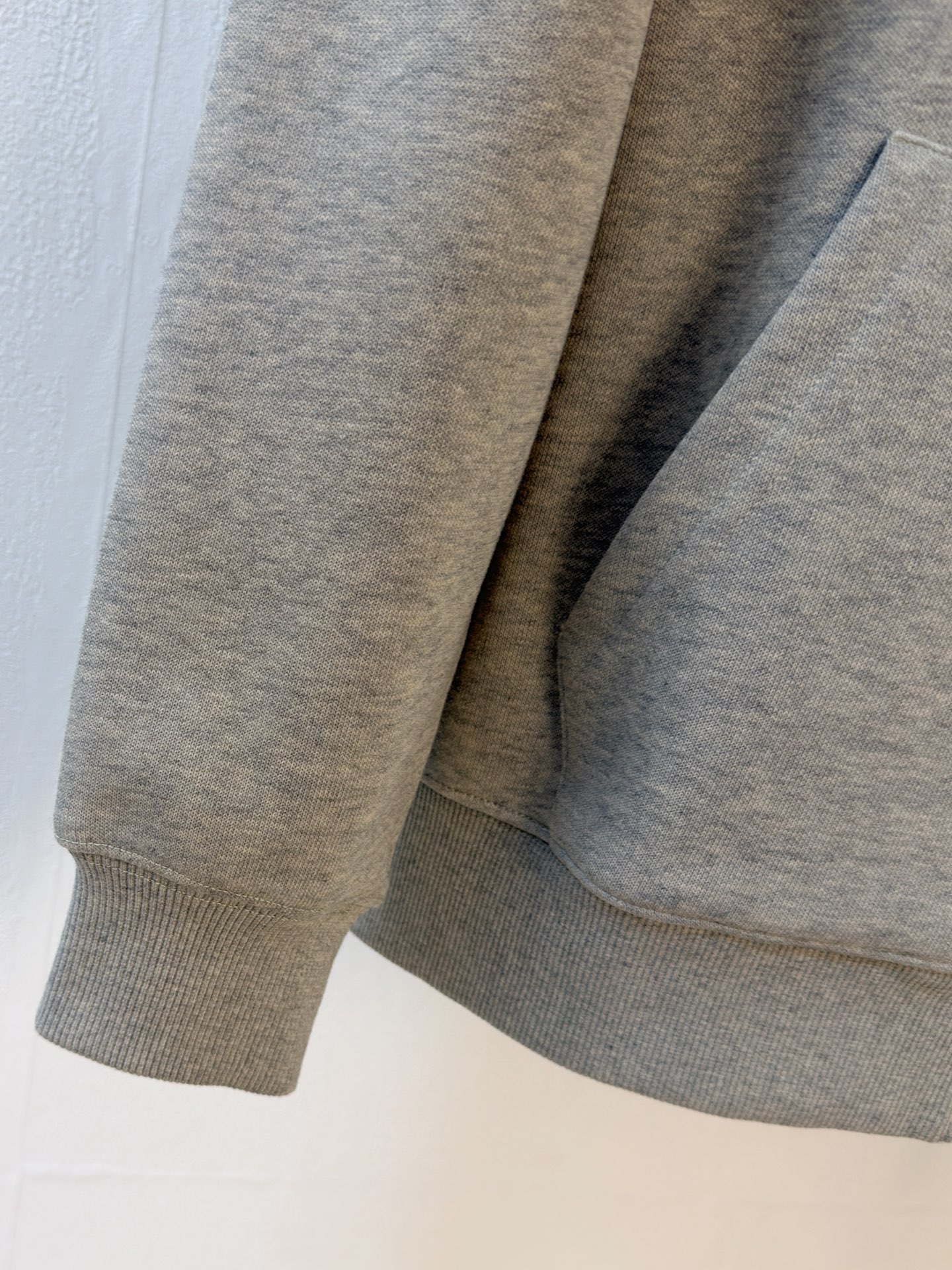 P迪奥2025秋冬新款专柜同款休闲空气层面料套装，透气舒适休闲！高级感满满！细节精致高档，做工无可挑剔！