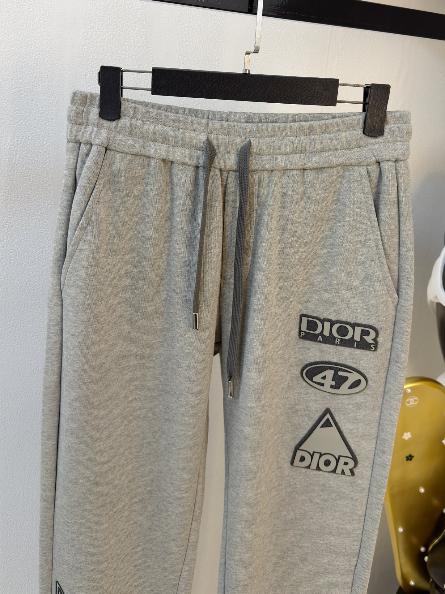 P迪奥2025秋冬新款专柜同款休闲空气层面料套装，透气舒适休闲！高级感满满！细节精致高档，做工无可挑剔！