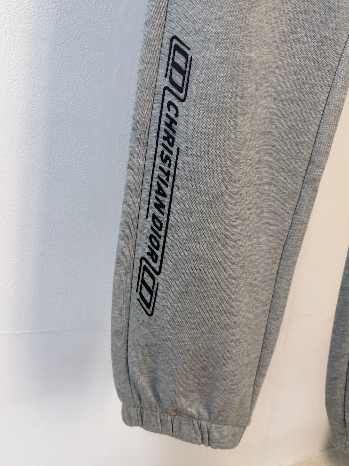 P迪奥2025秋冬新款专柜同款休闲空气层面料套装，透气舒适休闲！高级感满满！细节精致高档，做工无可挑剔！