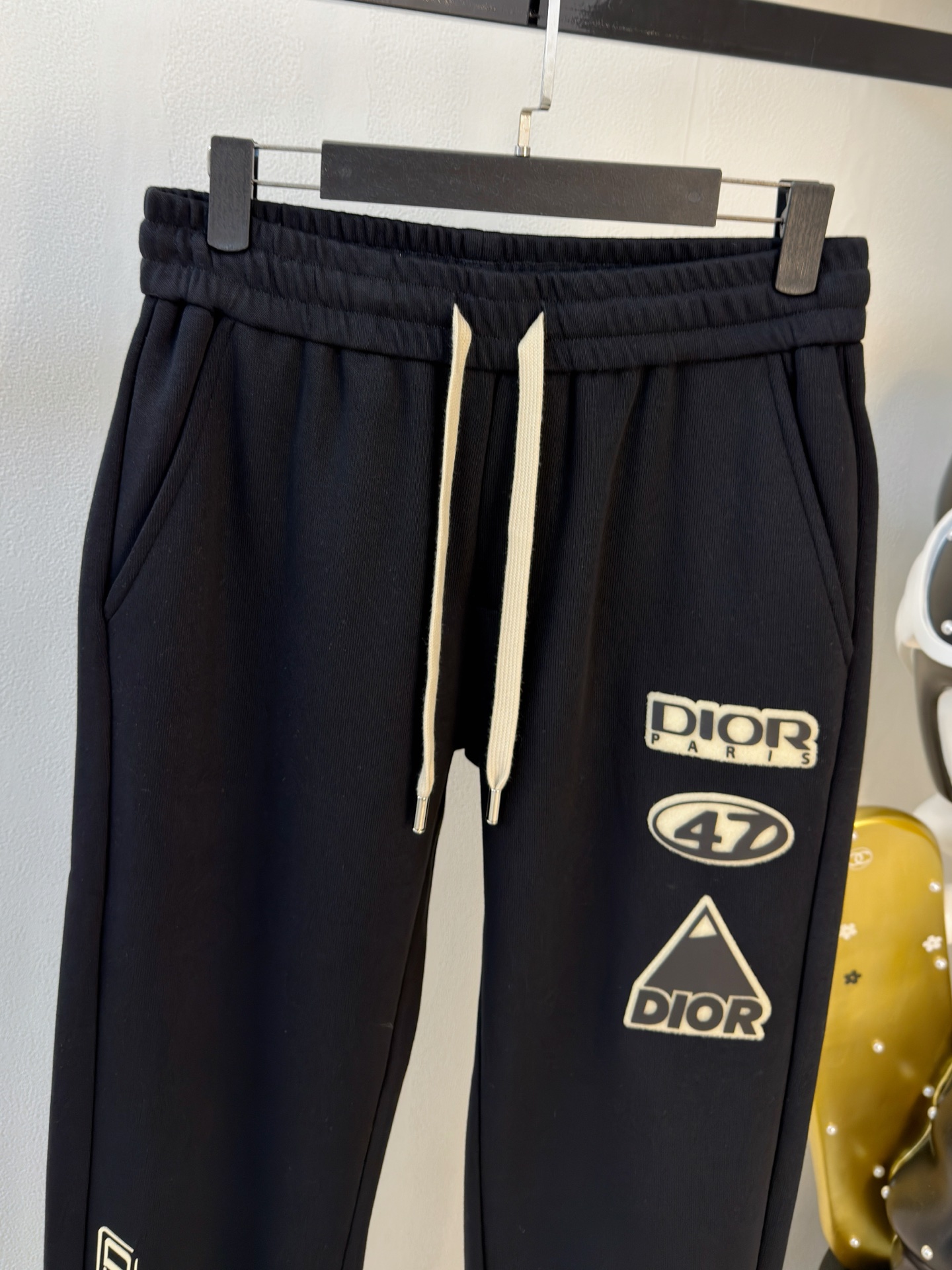 P迪奥2025秋冬新款专柜同款休闲空气层面料套装，透气舒适休闲！高级感满满！细节精致高档，做工无可挑剔！