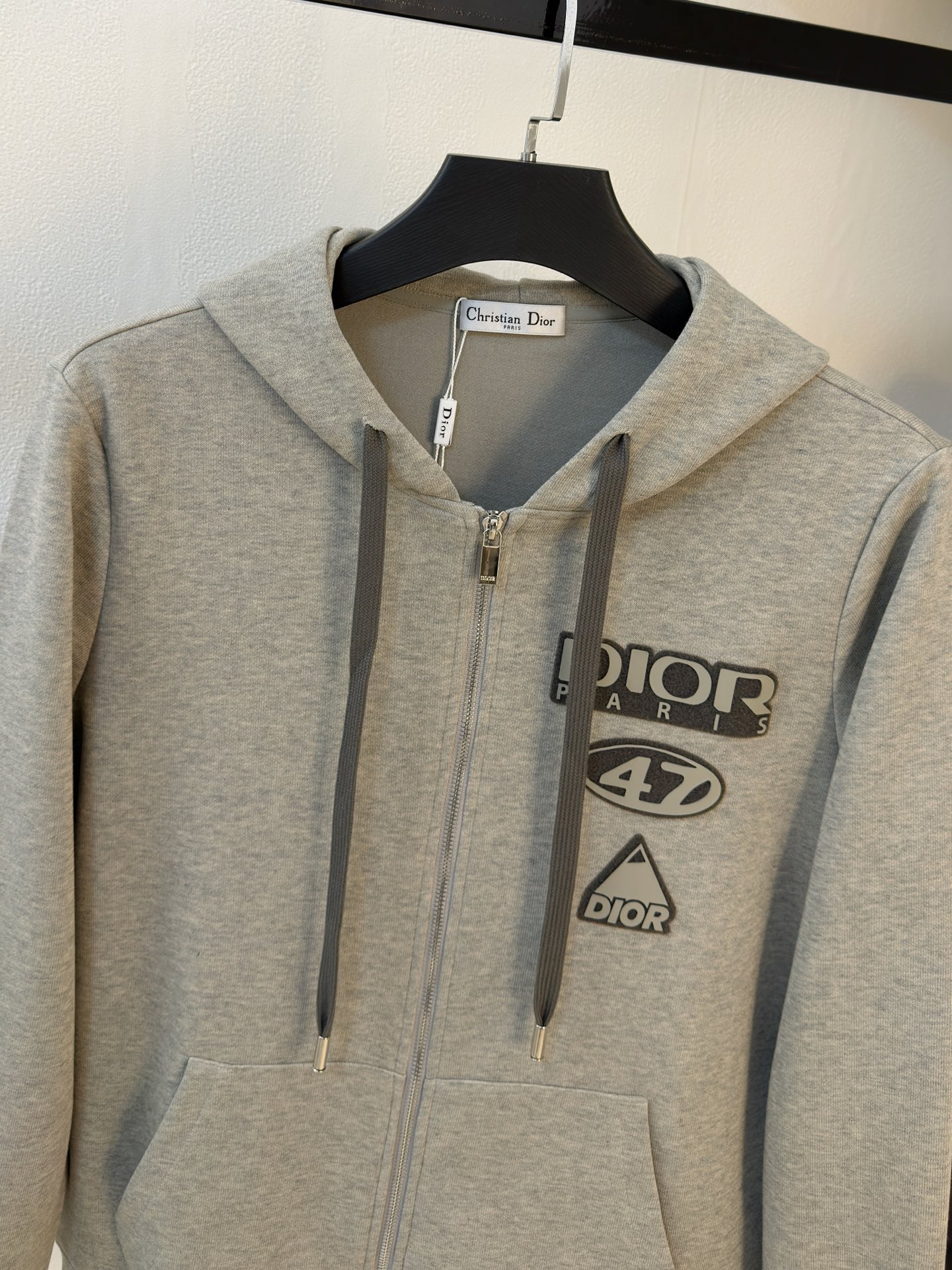 P迪奥2025秋冬新款专柜同款休闲空气层面料套装，透气舒适休闲！高级感满满！细节精致高档，做工无可挑剔！