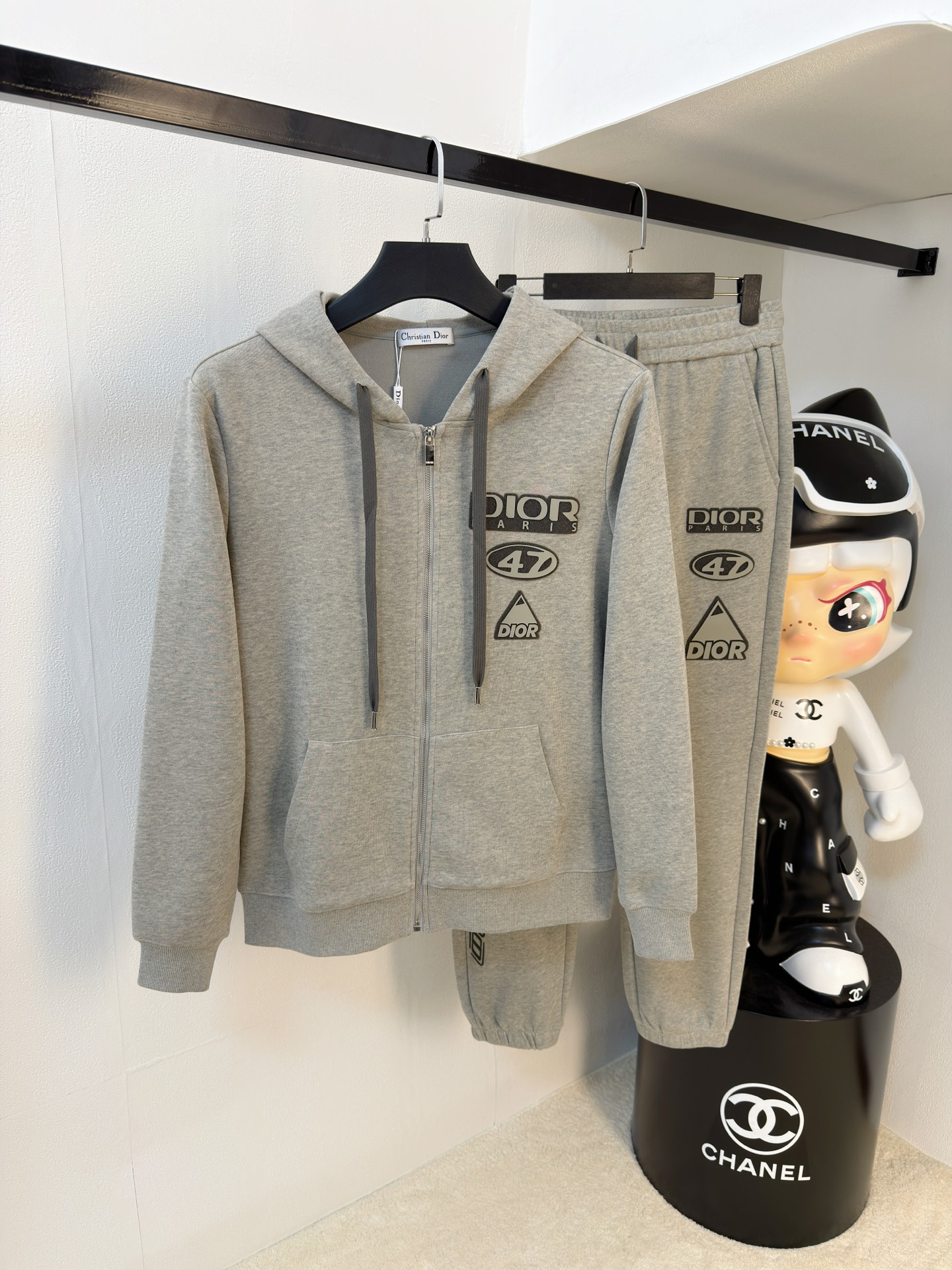 P迪奥2025秋冬新款专柜同款休闲空气层面料套装，透气舒适休闲！高级感满满！细节精致高档，做工无可挑剔！