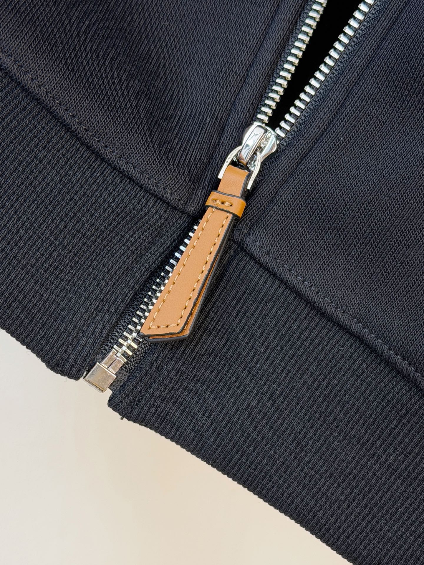 P罗意威2025秋冬新款专柜同款休闲空气层面料套装，透气舒适休闲！高级感满满！细节精致高档，做工无可挑剔