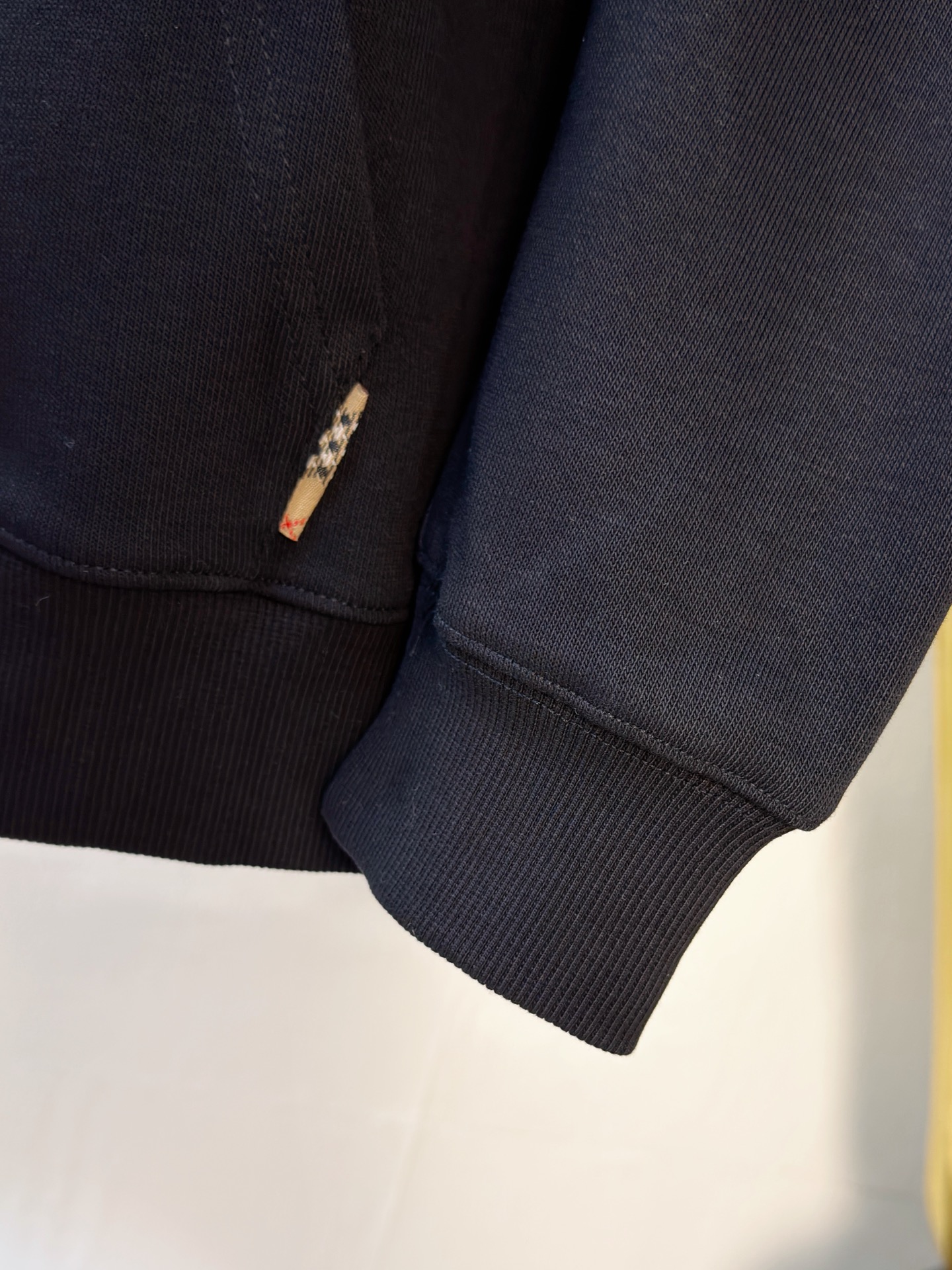 P巴宝莉2025秋冬新款专柜同款休闲空气层面料套装，透气舒适休闲！高级感满满！细节精致高档，做工无可挑剔