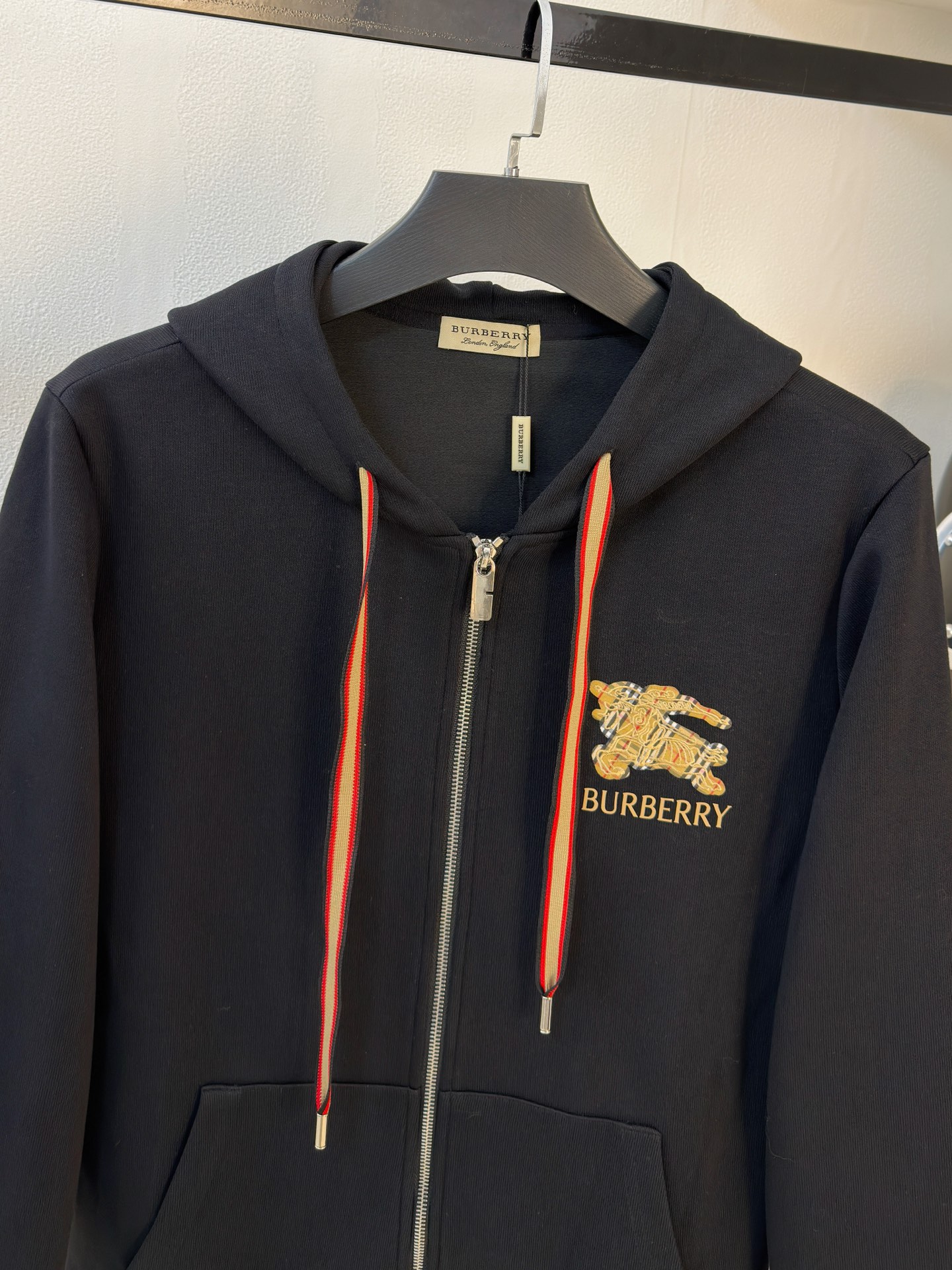 P巴宝莉2025秋冬新款专柜同款休闲空气层面料套装，透气舒适休闲！高级感满满！细节精致高档，做工无可挑剔