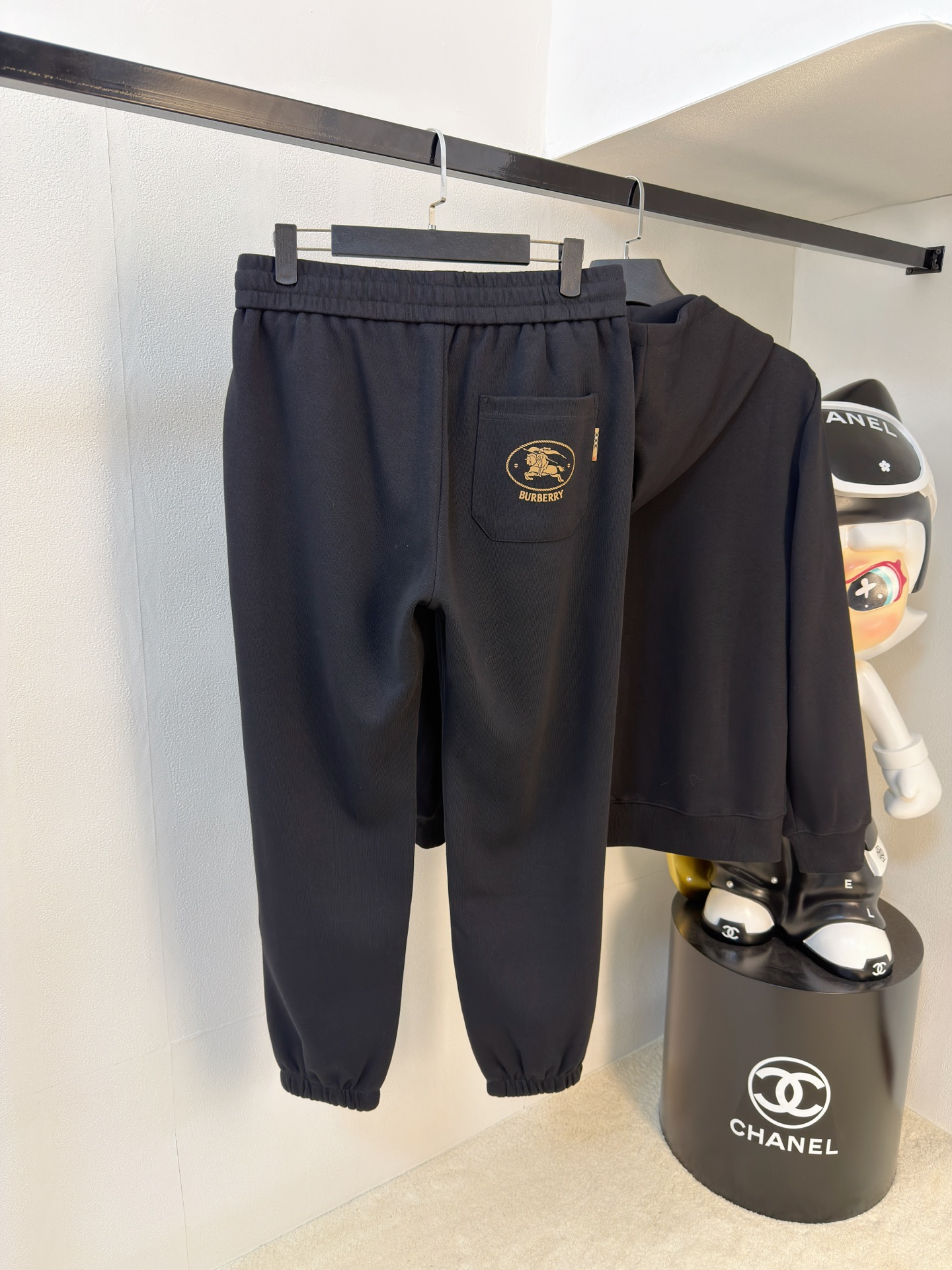 P巴宝莉2025秋冬新款专柜同款休闲空气层面料套装，透气舒适休闲！高级感满满！细节精致高档，做工无可挑剔