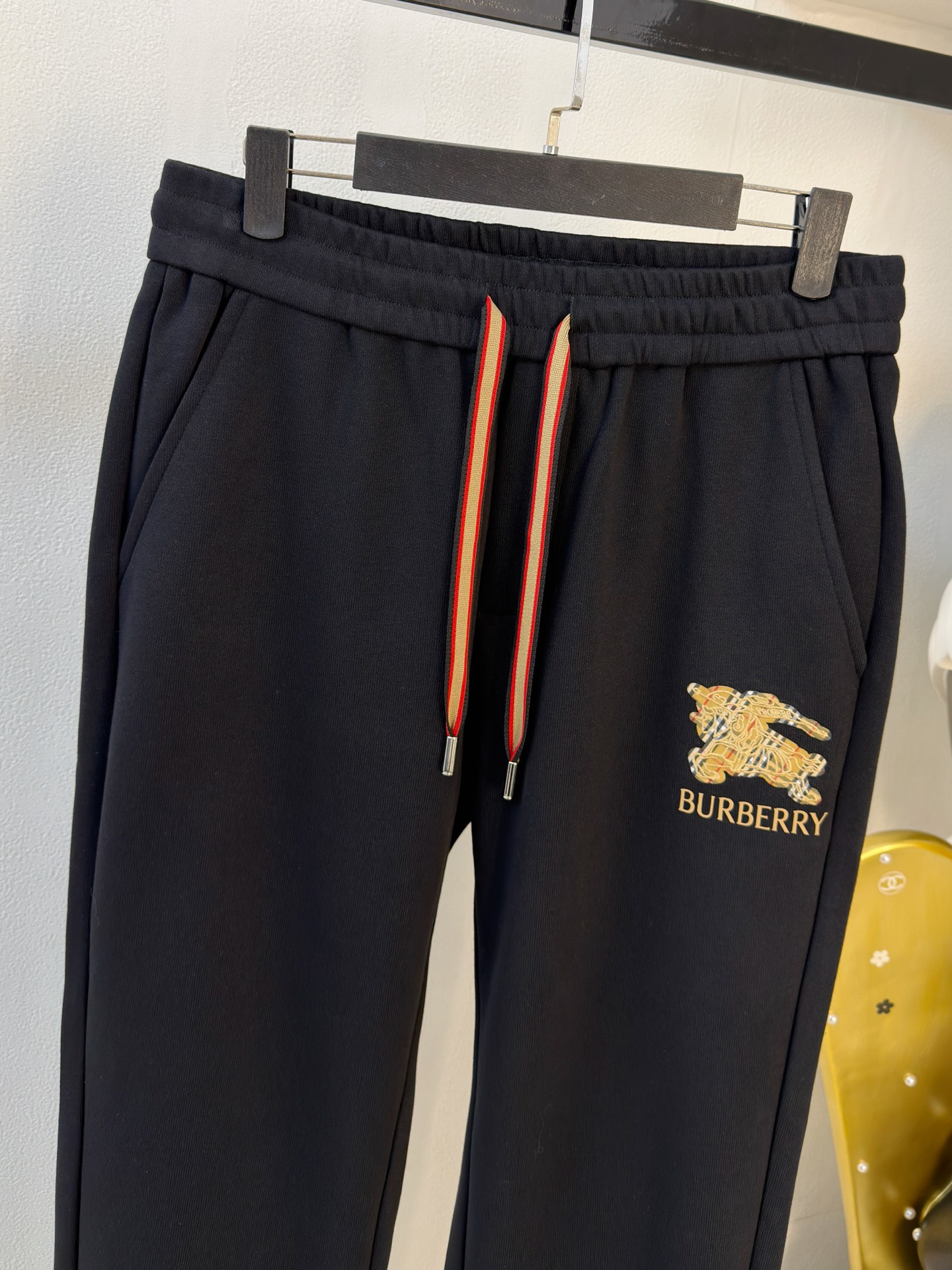 P巴宝莉2025秋冬新款专柜同款休闲空气层面料套装，透气舒适休闲！高级感满满！细节精致高档，做工无可挑剔