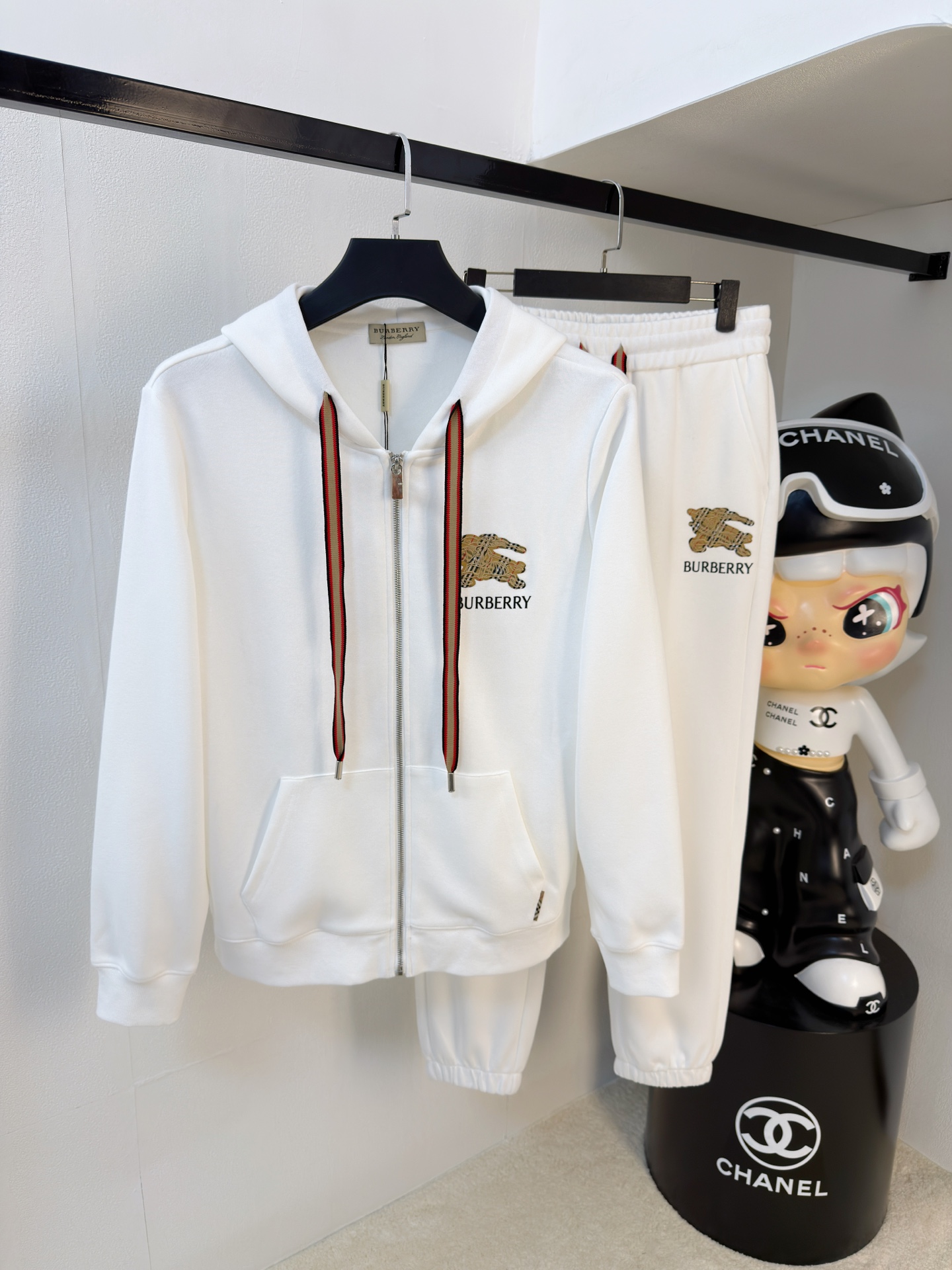 P巴宝莉2025秋冬新款专柜同款休闲空气层面料套装，透气舒适休闲！高级感满满！细节精致高档，做工无可挑剔