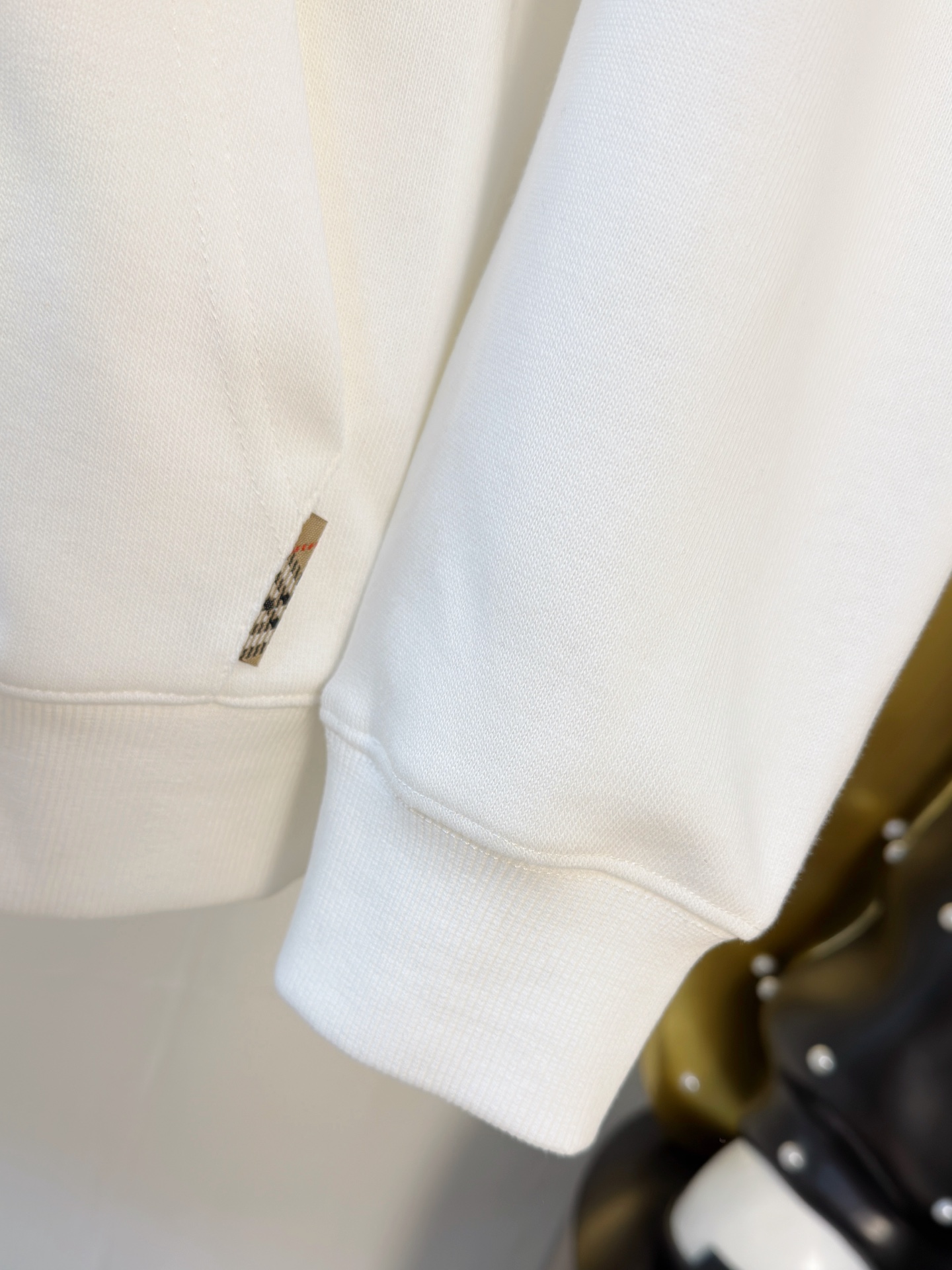 P巴宝莉2025秋冬新款专柜同款休闲空气层面料套装，透气舒适休闲！高级感满满！细节精致高档，做工无可挑剔