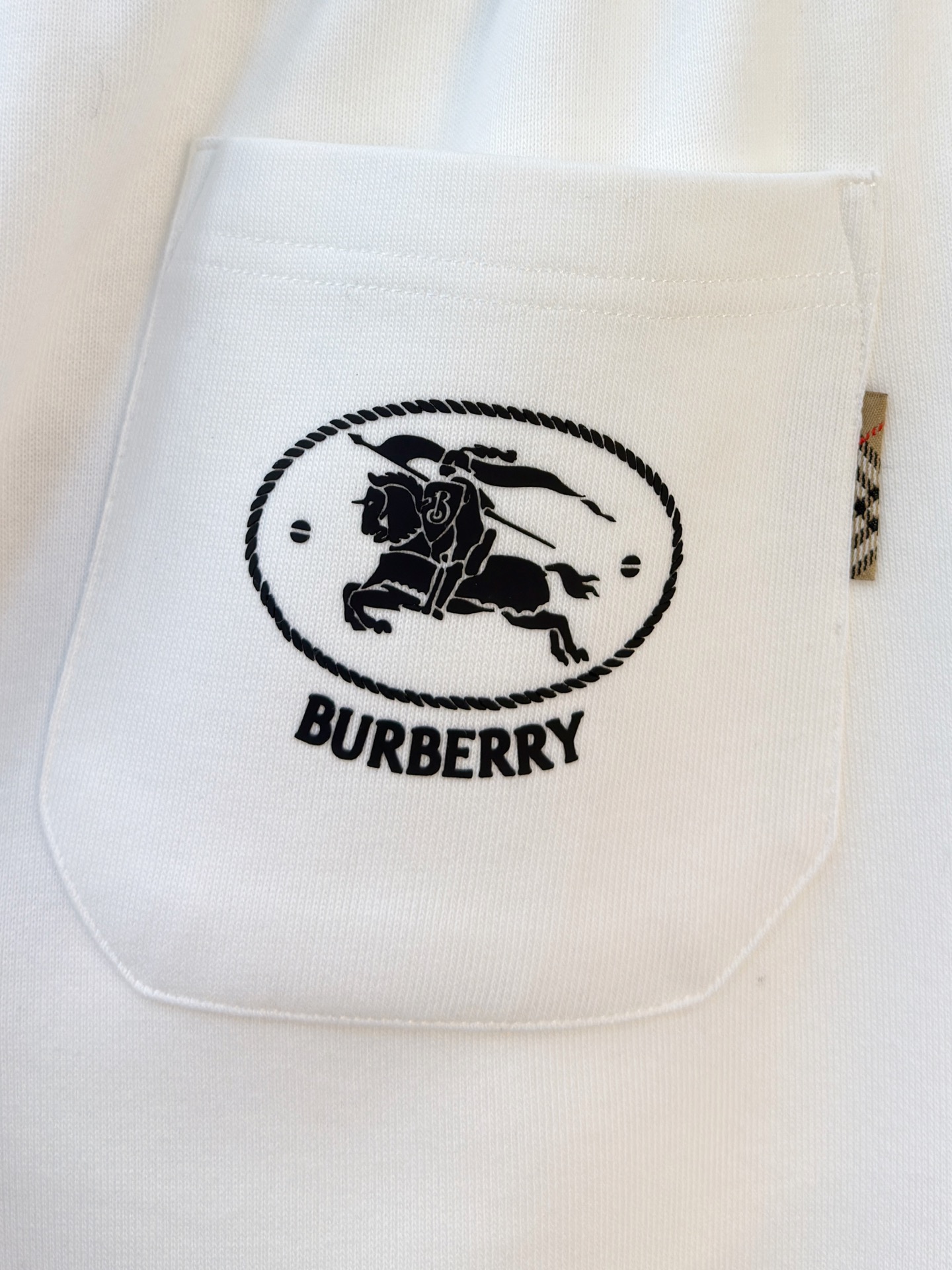 P巴宝莉2025秋冬新款专柜同款休闲空气层面料套装，透气舒适休闲！高级感满满！细节精致高档，做工无可挑剔