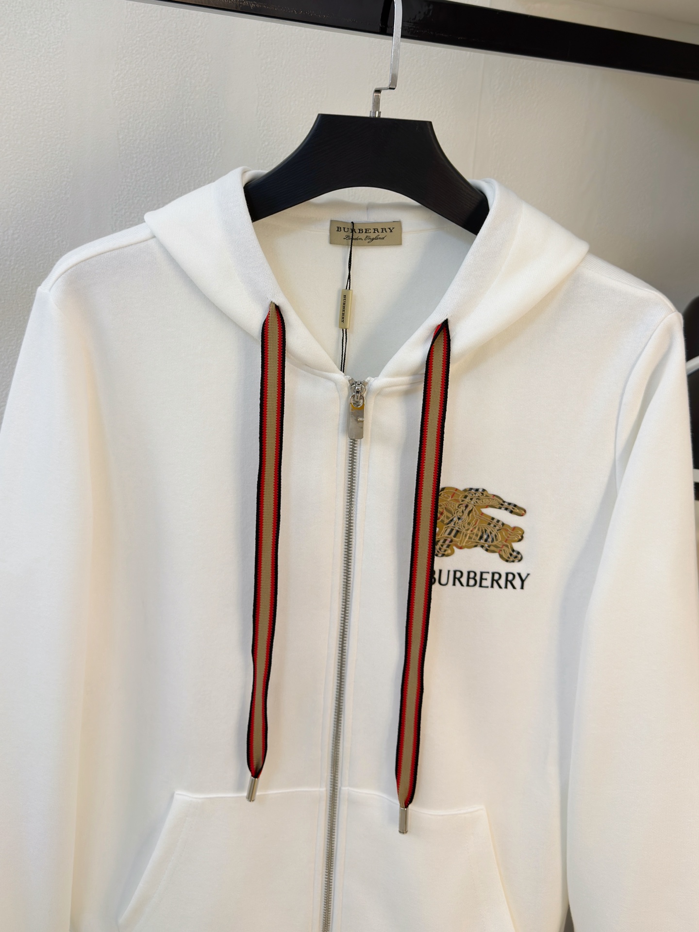 P巴宝莉2025秋冬新款专柜同款休闲空气层面料套装，透气舒适休闲！高级感满满！细节精致高档，做工无可挑剔