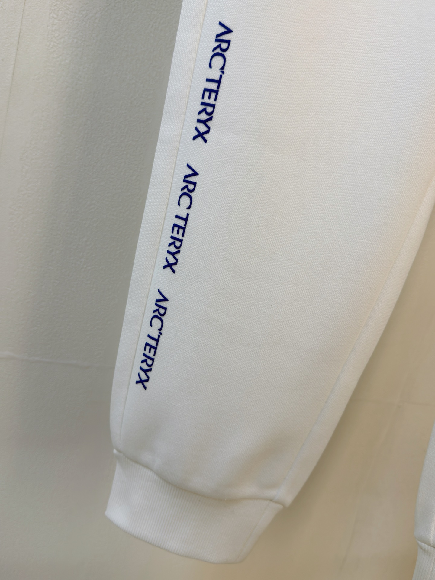 P始祖鸟2025秋冬新款专柜同款休闲空气层面料套装，透气舒适休闲！高级感满满！细节精致高档，做工无可挑剔