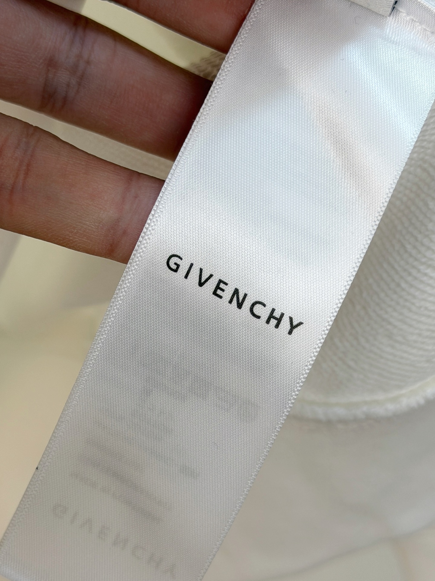 P纪梵希25SS【新品】最新最顶级版本精美工艺圆领卫衣，最顶级的品质专柜原单套头衫，顶级制作工艺进口面料