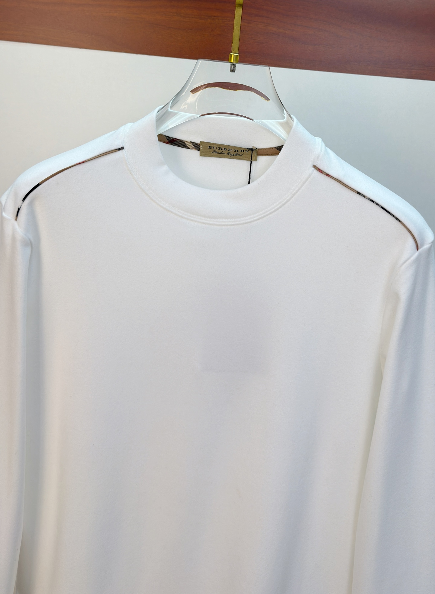 P巴宝莉25SS【新品】最新最顶级版本精美工艺圆领卫衣，最顶级的品质专柜原单套头衫，顶级制作工艺进口面料