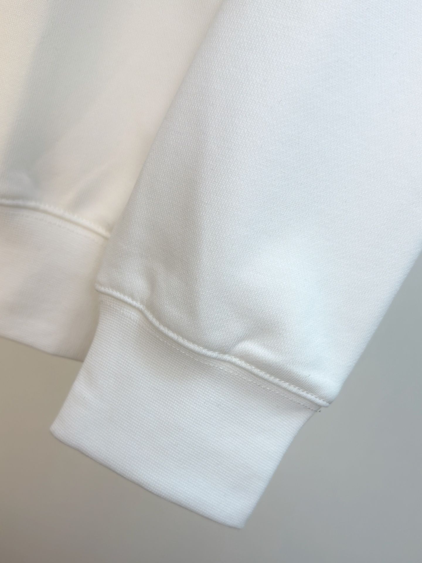 P纪梵希25SS【新品】最新最顶级版本精美工艺圆领卫衣，最顶级的品质专柜原单套头衫，顶级制作工艺进口面料