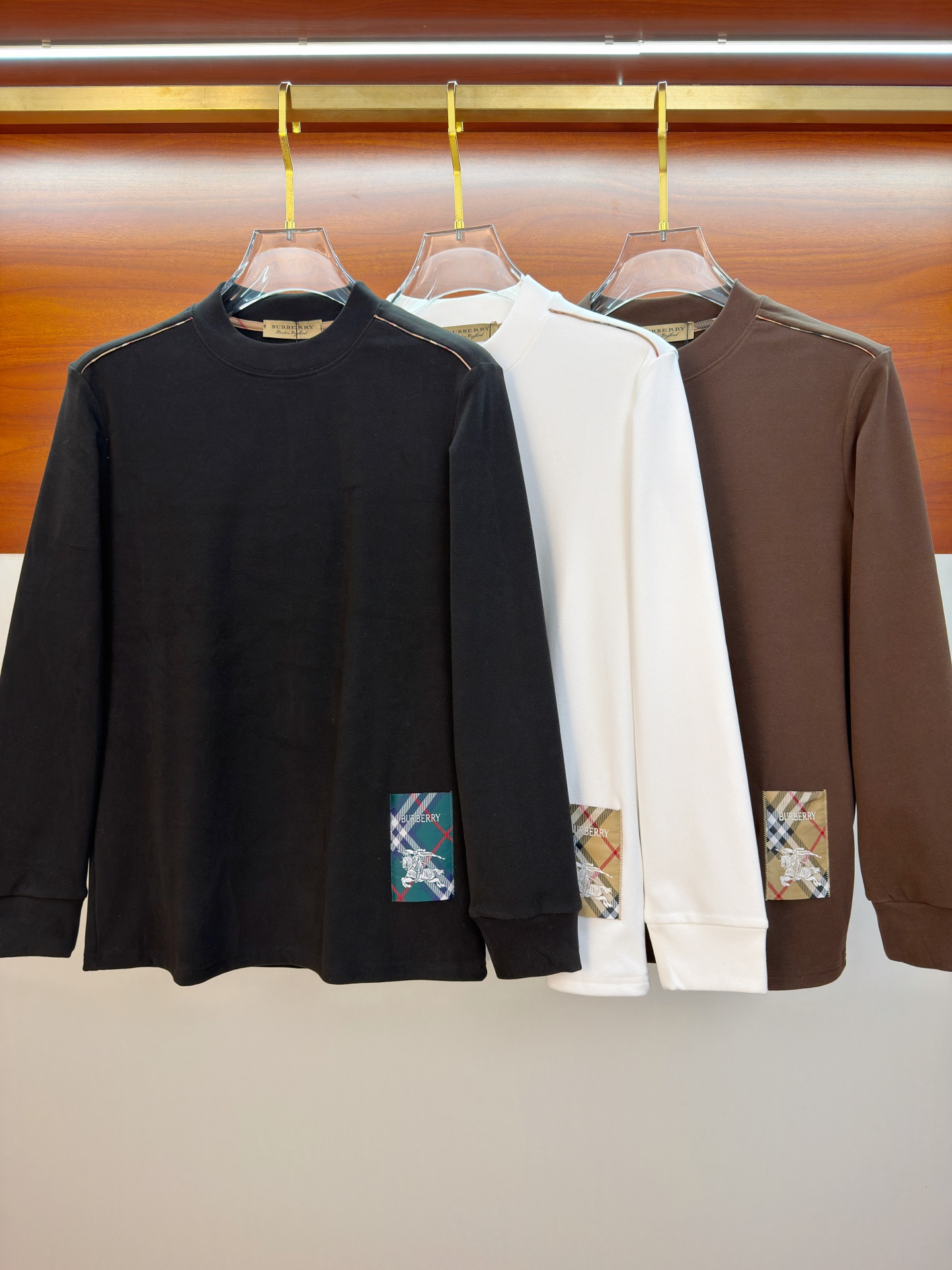 P巴宝莉25SS【新品】最新最顶级版本精美工艺圆领卫衣，最顶级的品质专柜原单套头衫，顶级制作工艺进口面料