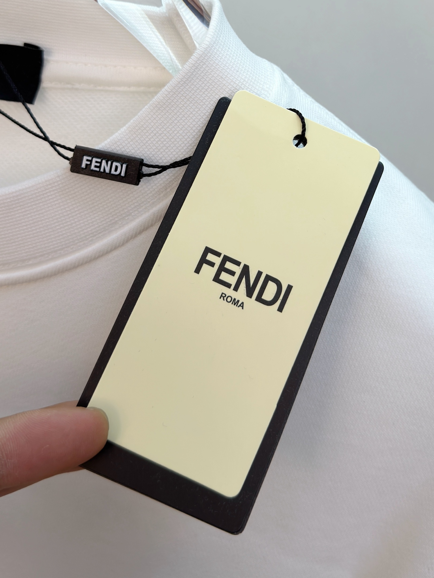 P芬迪25SS【新品】最新最顶级版本精美工艺圆领卫衣，最顶级的品质专柜原单套头衫，顶级制作工艺进口面料，