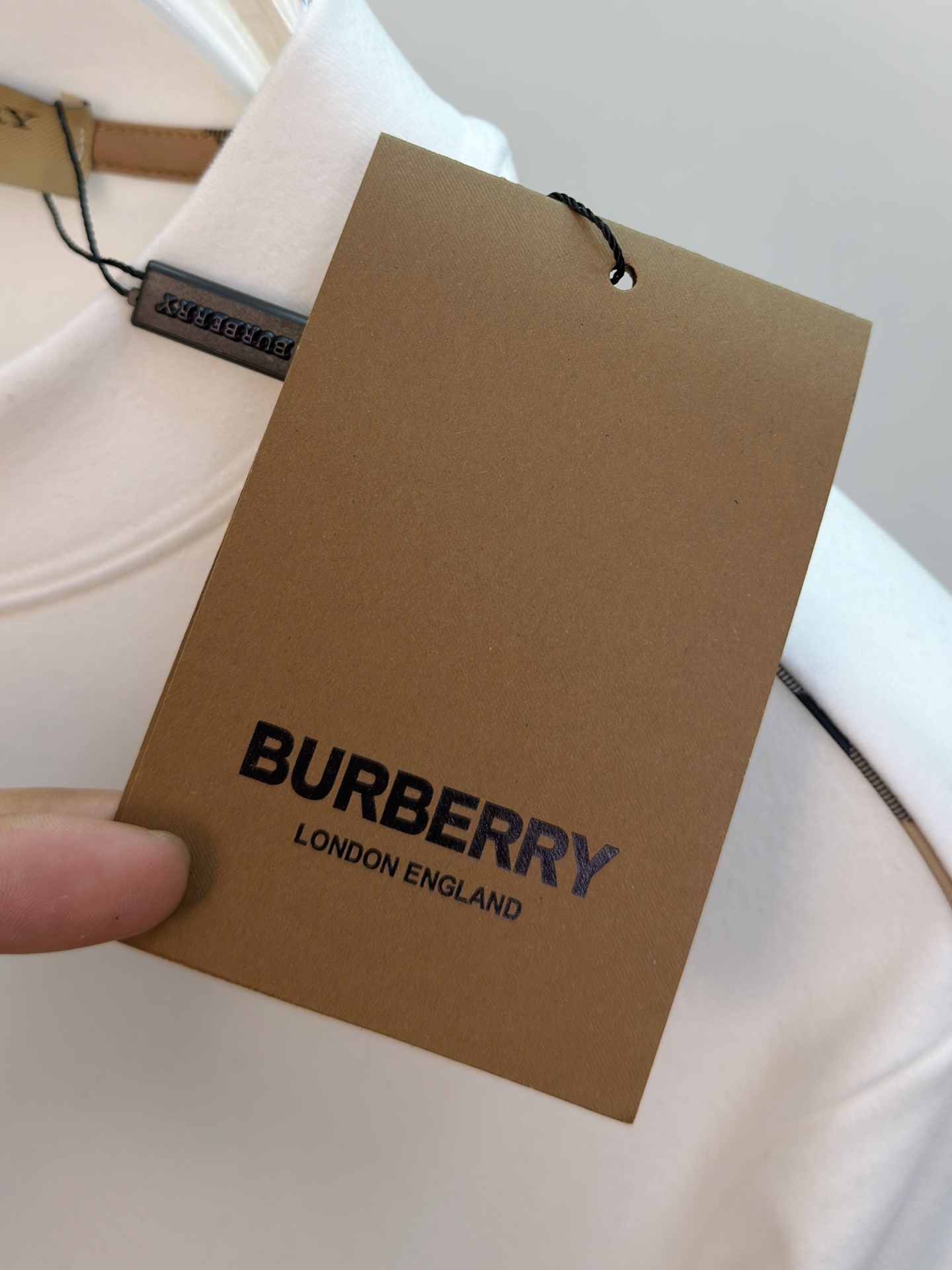 P巴宝莉25SS【新品】最新最顶级版本精美工艺圆领卫衣，最顶级的品质专柜原单套头衫，顶级制作工艺进口面料